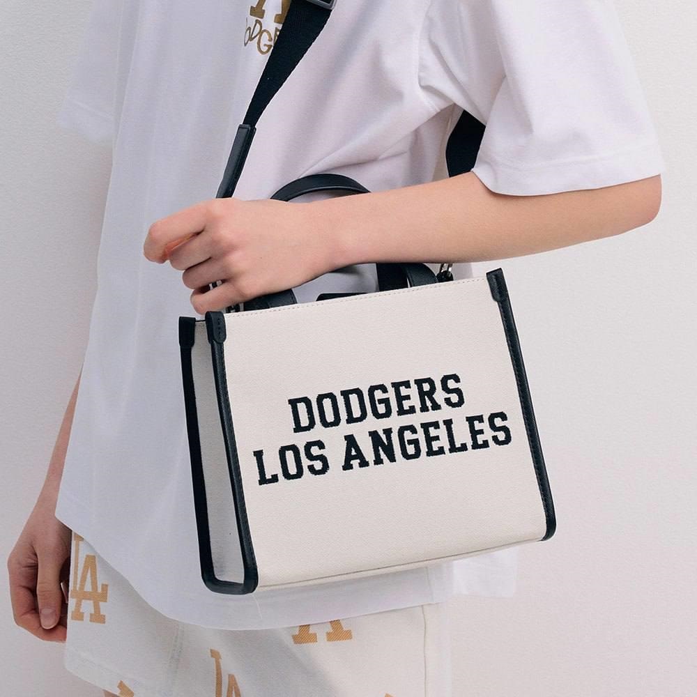 TÚI ĐEO CHÉO TOTE MLB VARSITY JACQUARD LA DODGERS 3AORS024N-07CRM MÀU ĐEN XÁM 3
