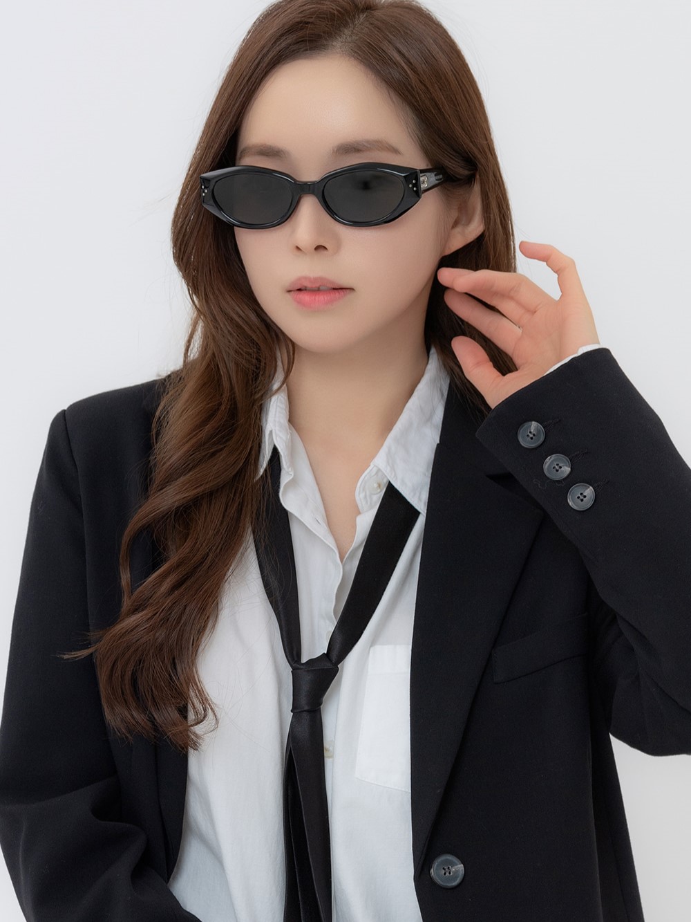 MẮT KÍNH GENTLE MONSTER DADA 01 BLACK LENSES BUTTERFLY SHAPE BLACK ACETATE FRAME 1