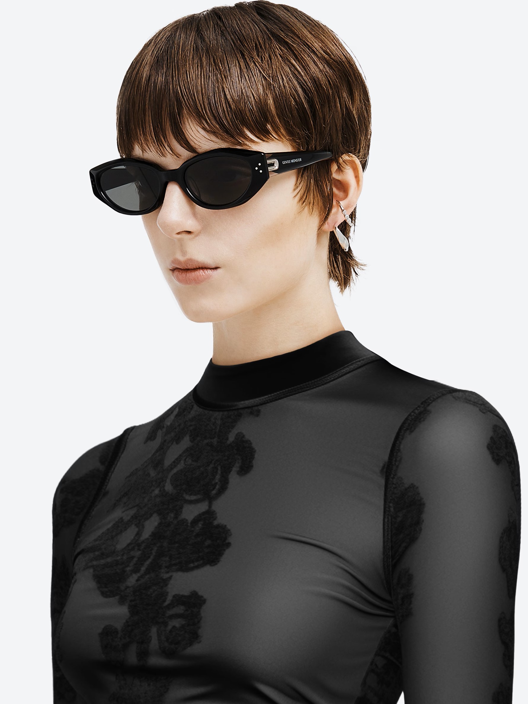 MẮT KÍNH GENTLE MONSTER DADA 01 BLACK LENSES BUTTERFLY SHAPE BLACK ACETATE FRAME 4