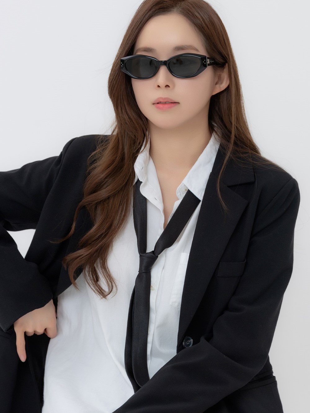 MẮT KÍNH GENTLE MONSTER DADA 01 BLACK LENSES BUTTERFLY SHAPE BLACK ACETATE FRAME 6