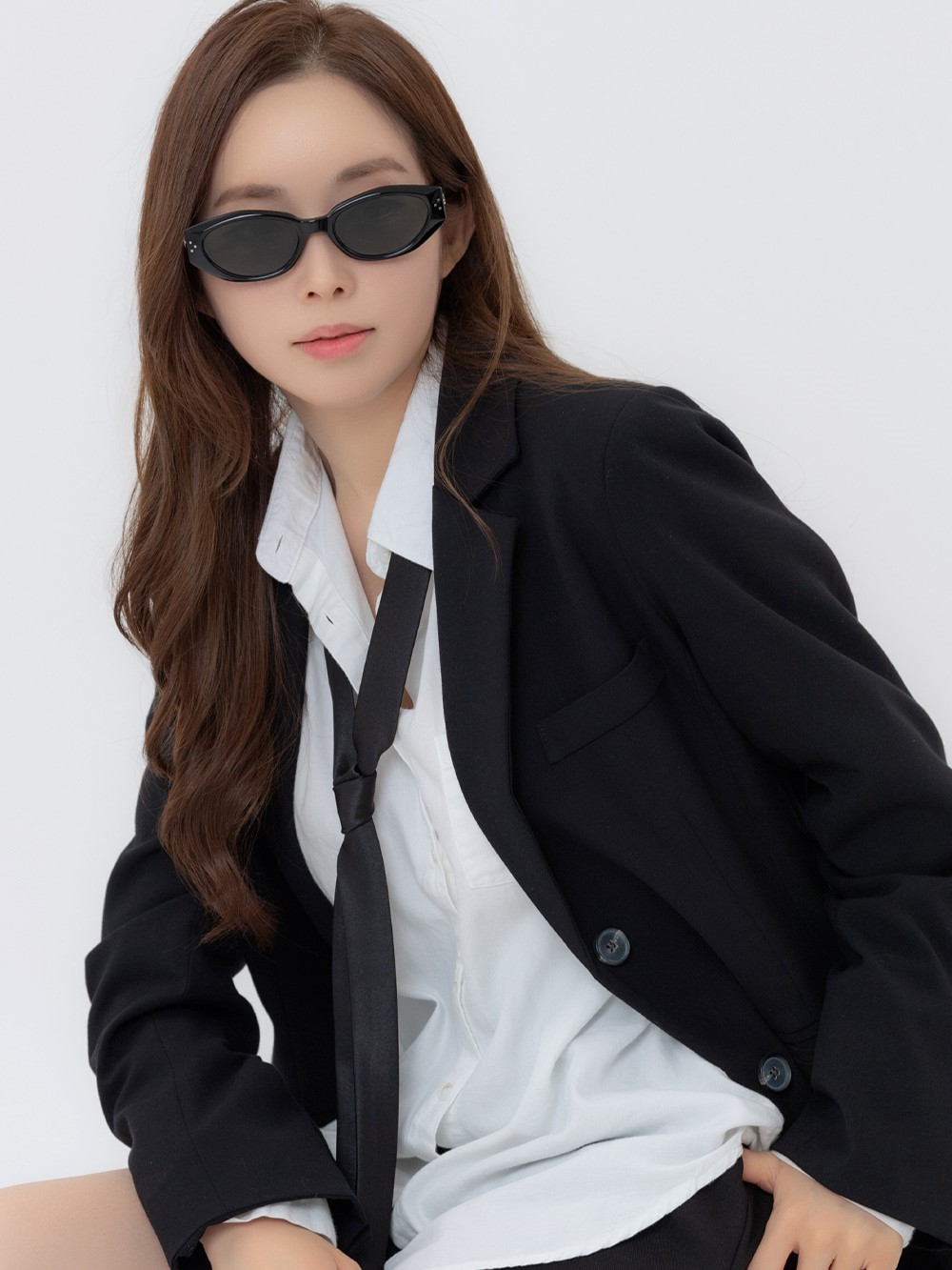 MẮT KÍNH GENTLE MONSTER DADA 01 BLACK LENSES BUTTERFLY SHAPE BLACK ACETATE FRAME 10