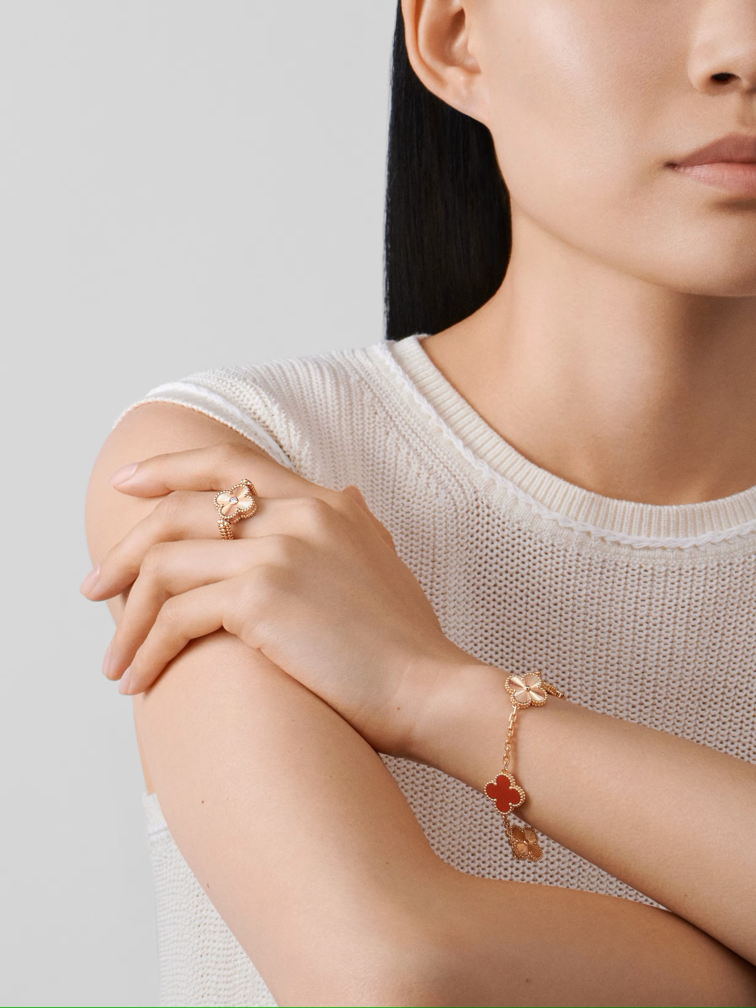 Lắc tay cỏ 4 lá Van Cleef Arpels Vintage Alhambra Carnelian 5 Motifs Bracelet VCARP7RP00 1
