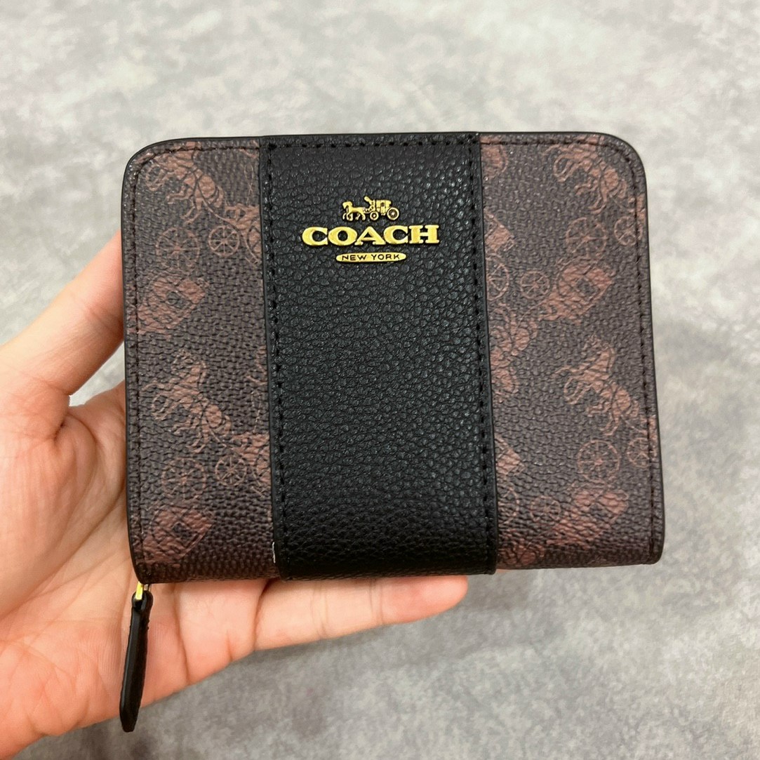 VÍ GẬP COACH BILLFOLD WALLET WITH HORSE AND CARRIAGE PRINT 8