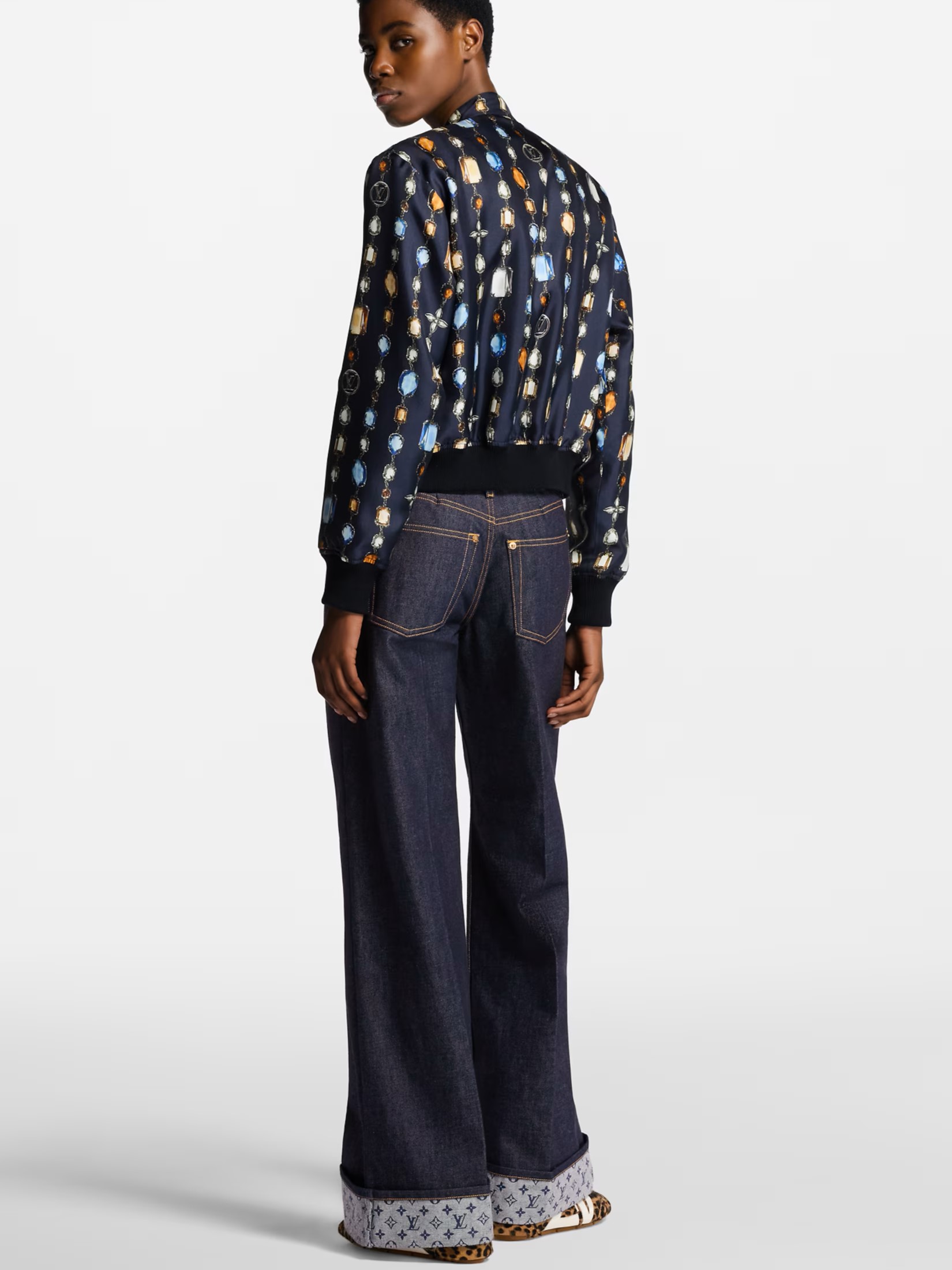 Áo khoác hai mặt nữ LV Reversible Necklace Bomber Jacket 3