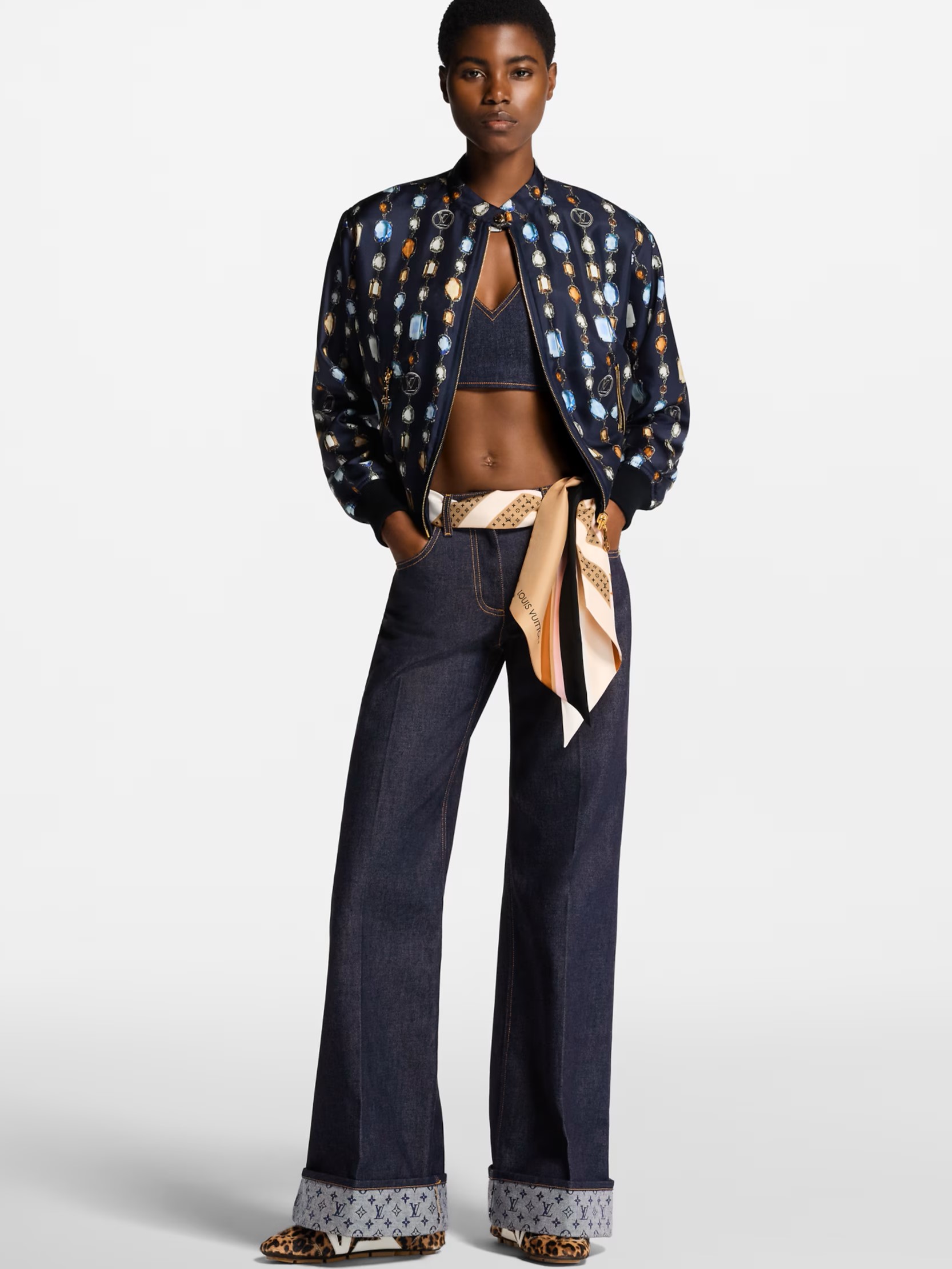Áo khoác hai mặt nữ LV Reversible Necklace Bomber Jacket 9