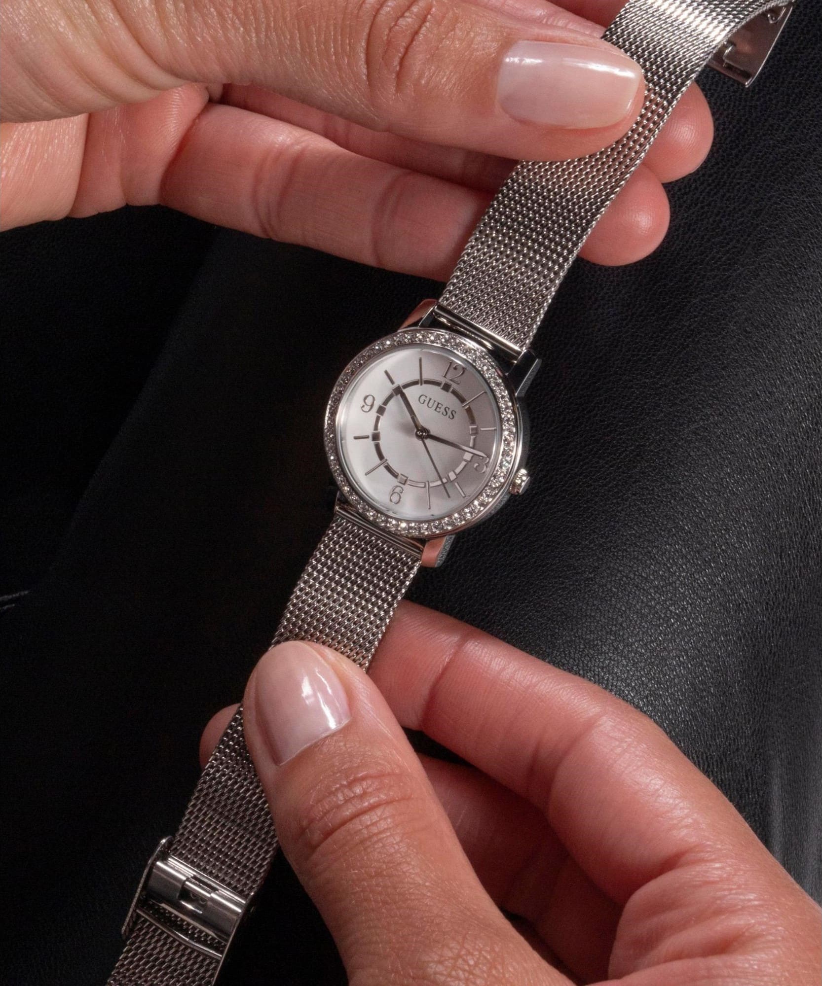 Đồng hồ đeo tay nữ Guess Melody Women White Round Dial Analog Watch GW0534L1 12