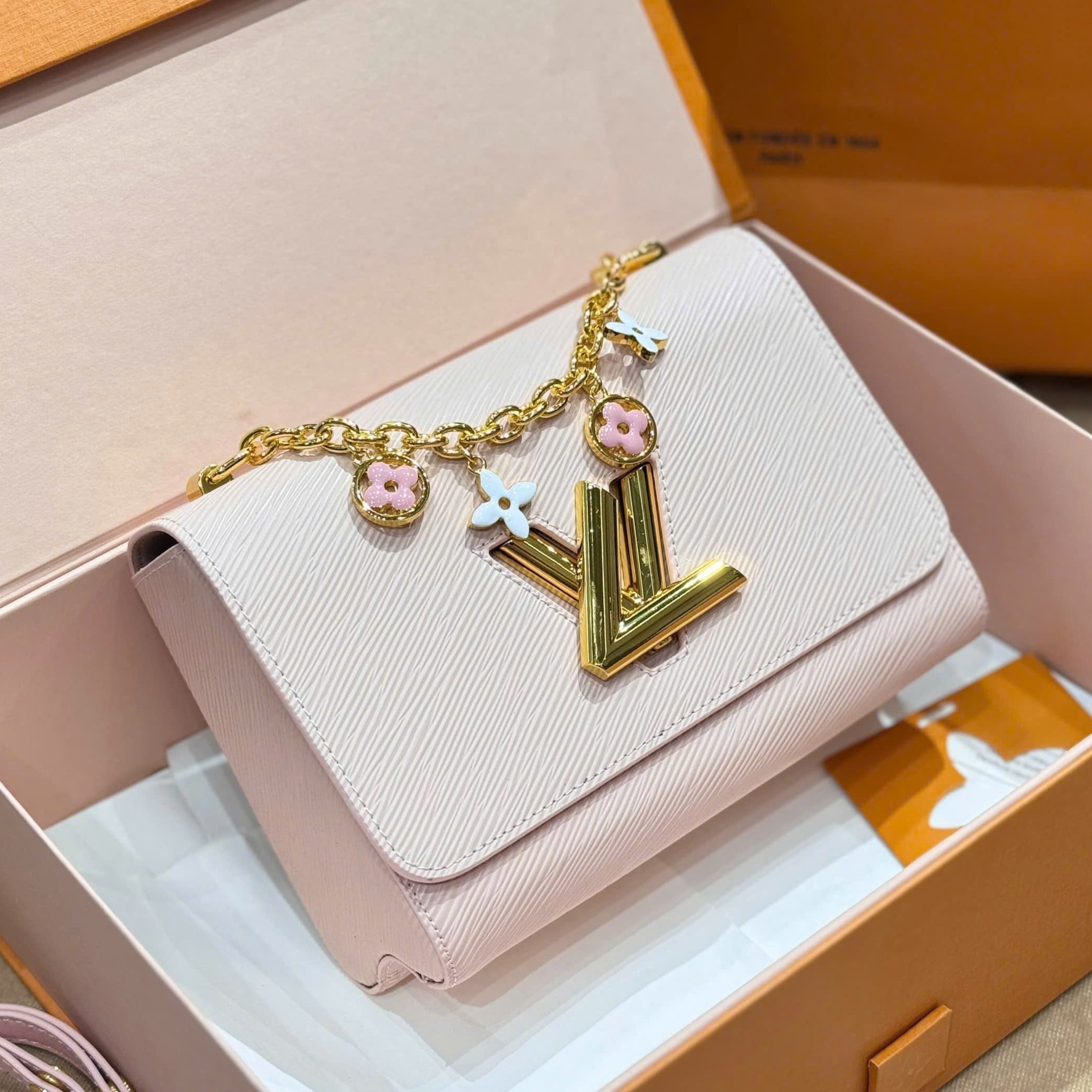 Túi đeo chéo Louis Vuitton Twist PM Jasmine Pink Rose Jasmin 7