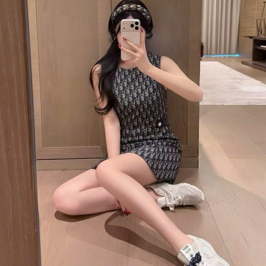 Áo đầm sát nách cổ tròn họa tiết hãng Dior 5