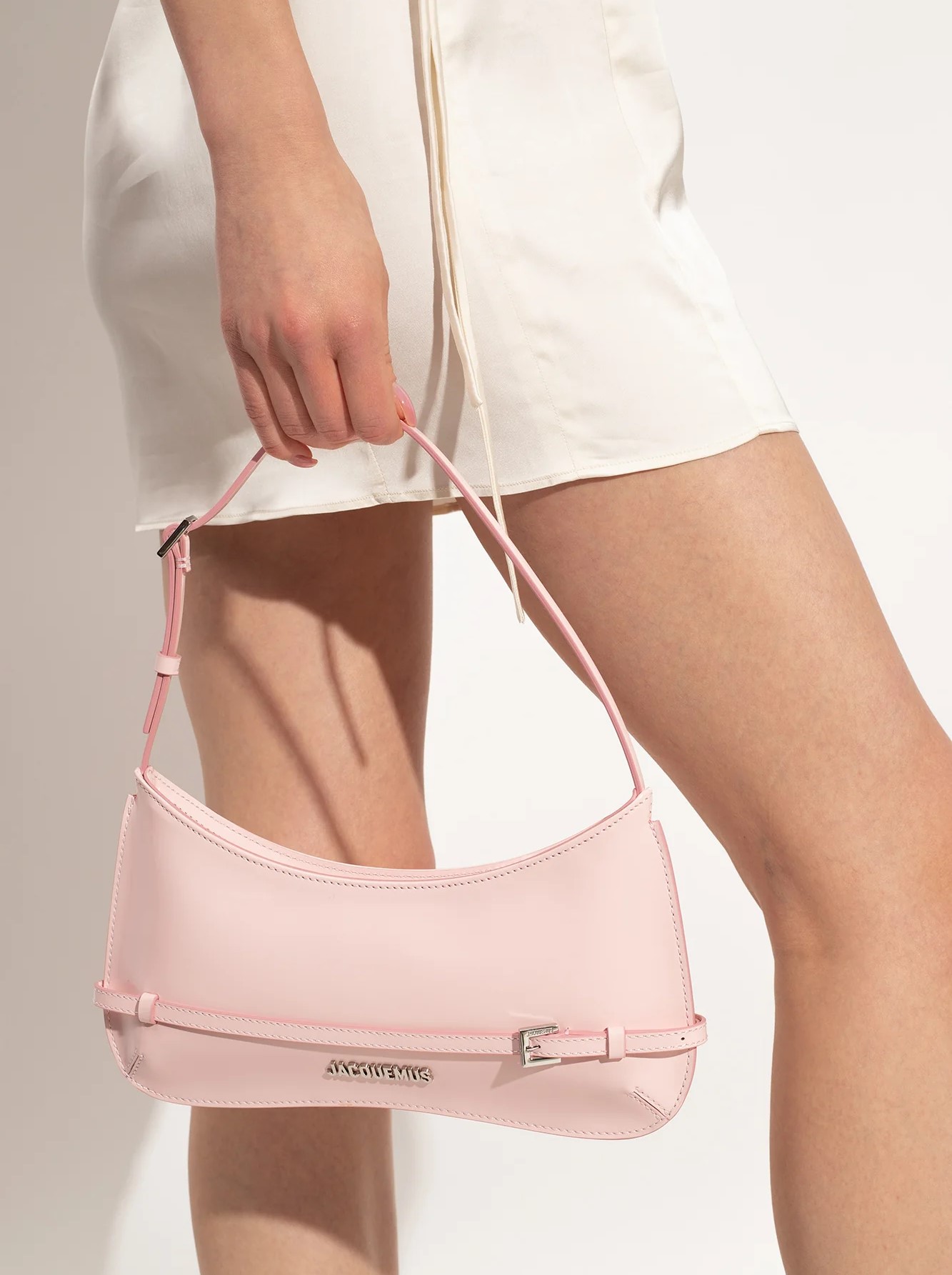 Túi nữ Jacquemus Le Bisou Ceinture Patent Leather Shoulder Bag Pale Pink 2