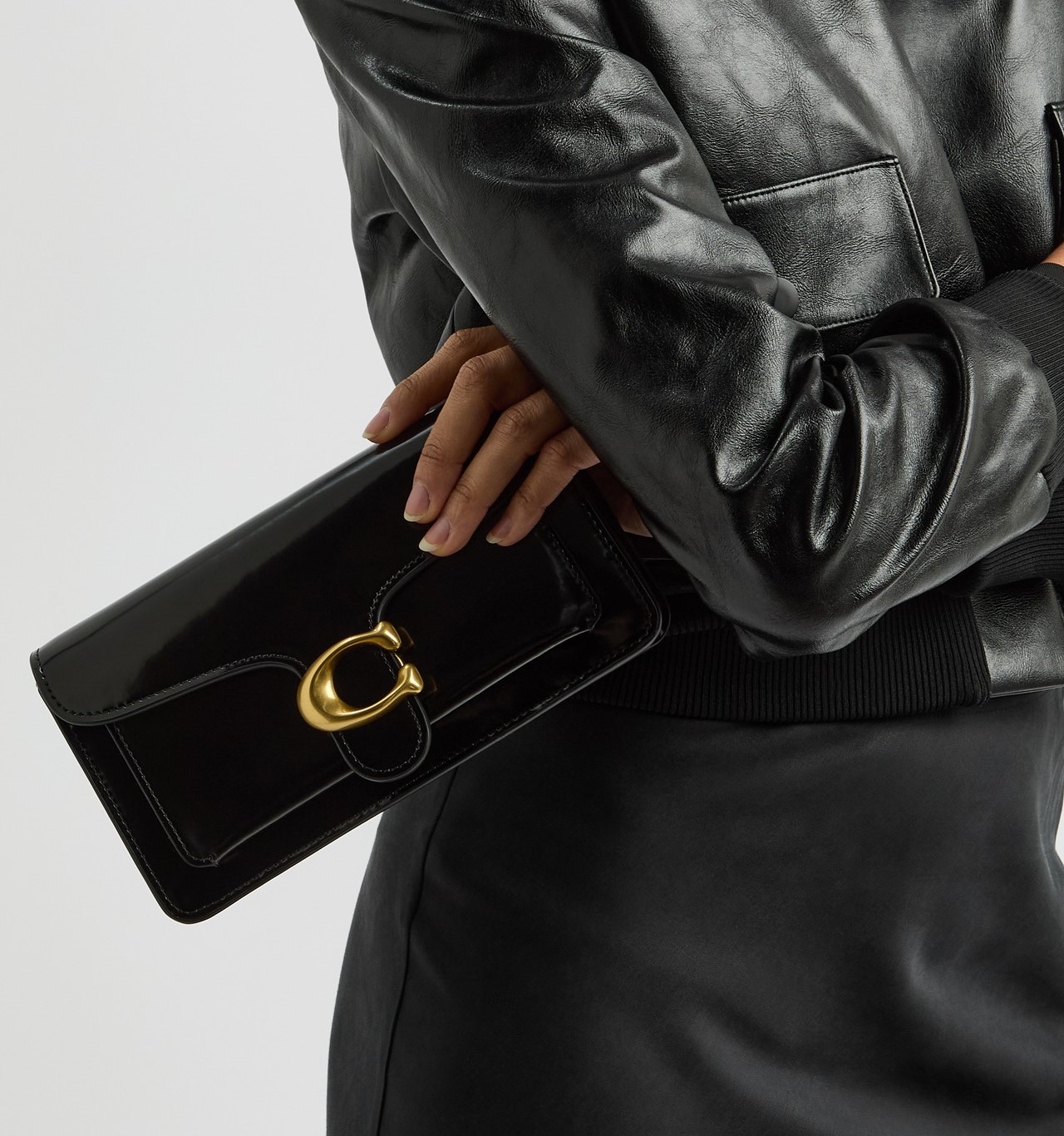 Túi đeo chéo Coach Tabby Chain Clutch Spazzolato Leather Black CW554 8