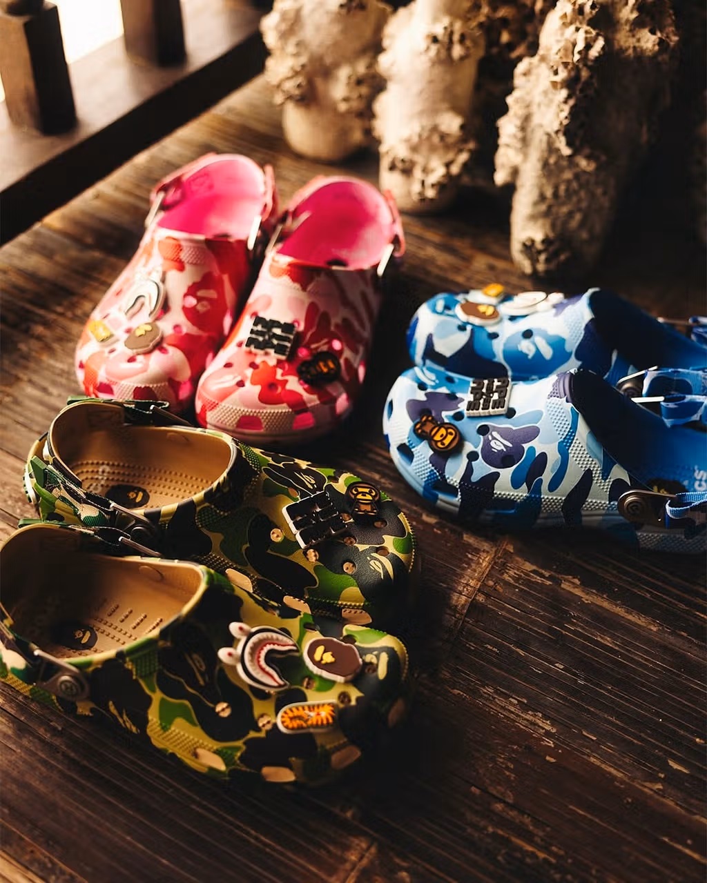Dép nữ Crocs x Bape Classic Clog Carnation A Bathing Ape ABC Camo Pink 209627-6I2 2