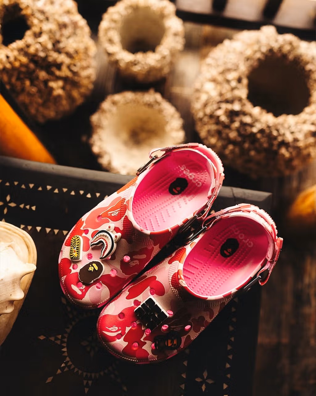 Dép nữ Crocs x Bape Classic Clog Carnation A Bathing Ape ABC Camo Pink 209627-6I2 7