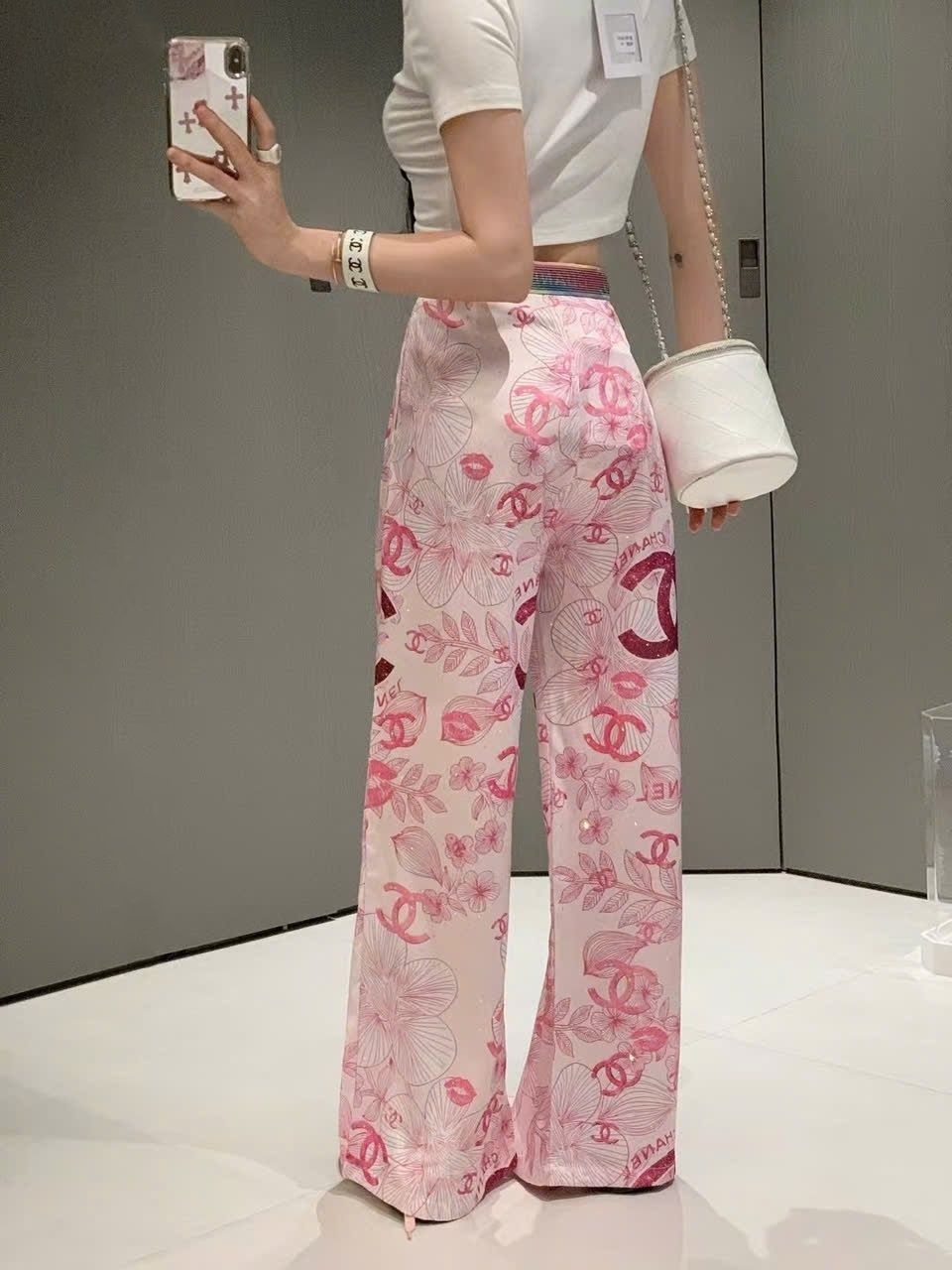 Set bộ thời trang quần suông hồng áo coptop chanel trắng 3