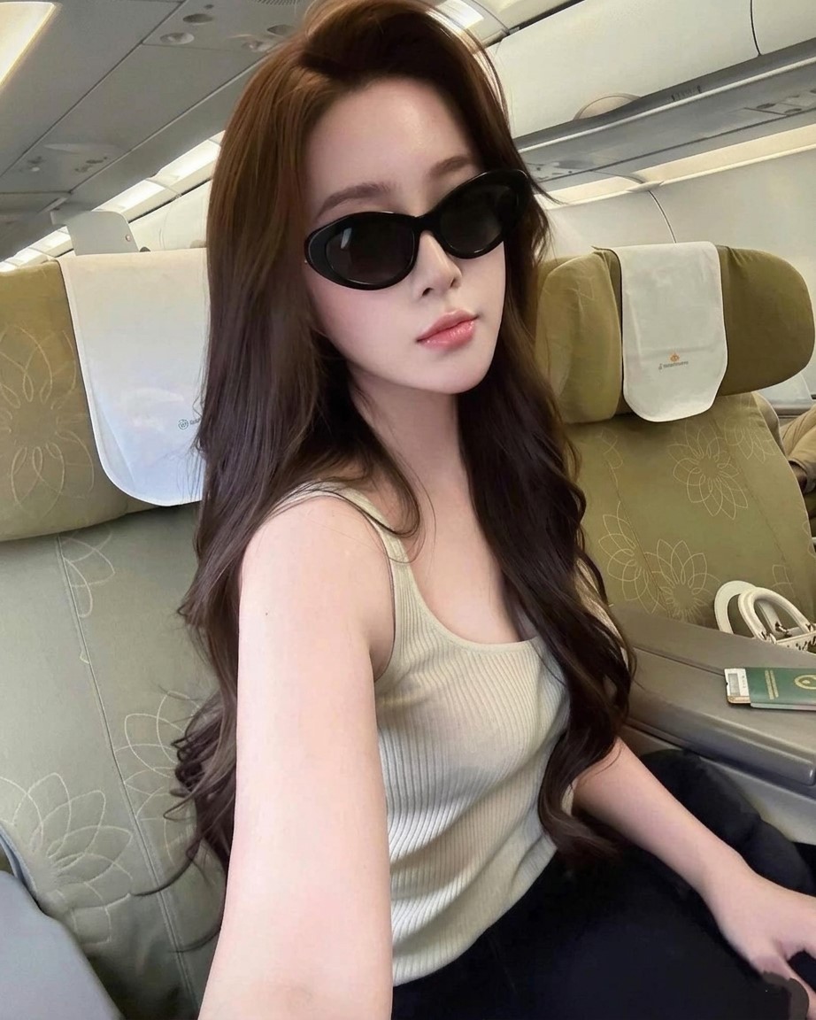 Mắt kính Dáng Mắt Mèo Chanel Cat Eye Sunglasses 5538 7