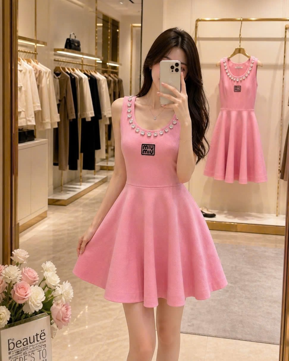 Áo đầm sát nách dáng xòe nhiếu màu đính đá Miu Miu 17