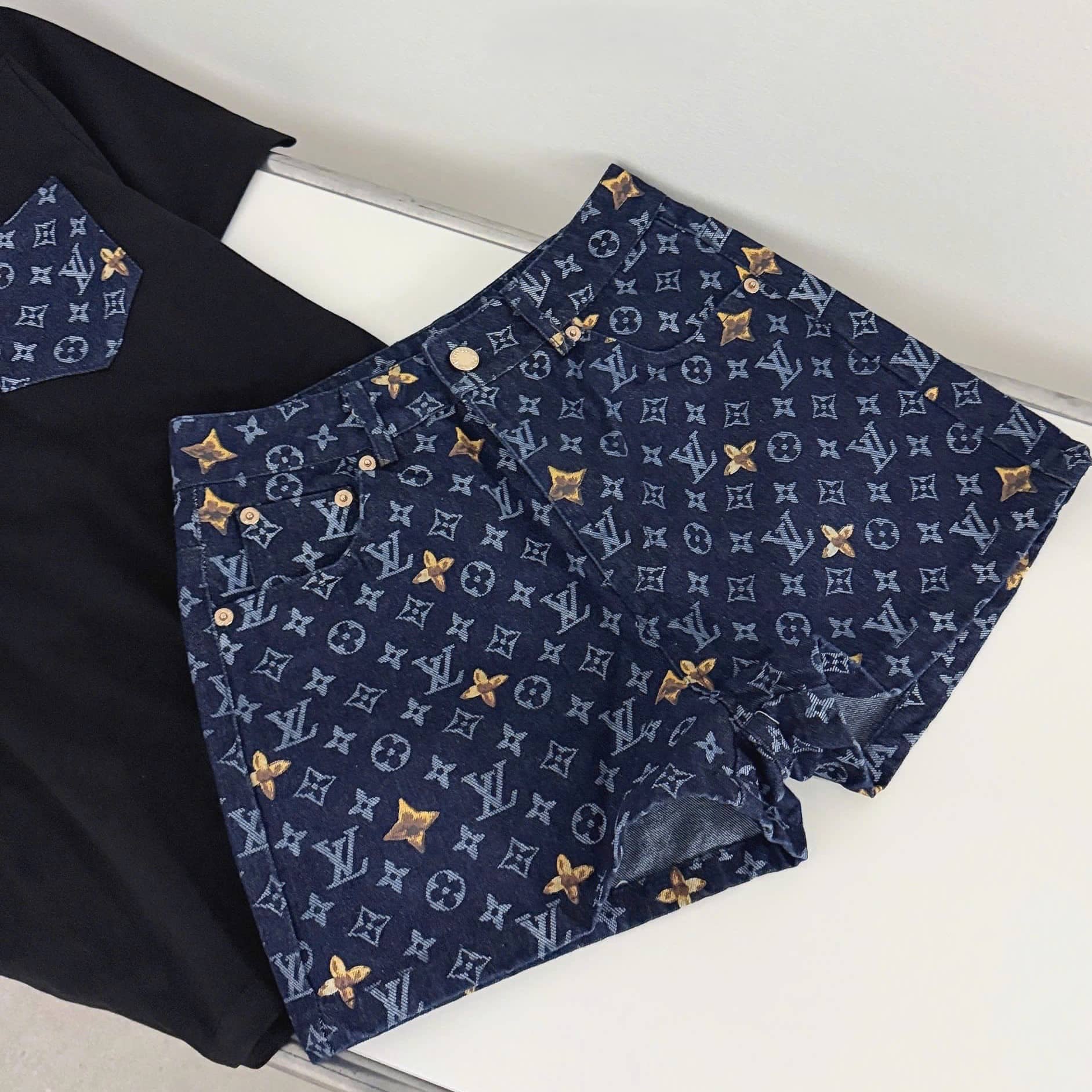 Combo áo thun đen phối túi quần short nữ LV 11