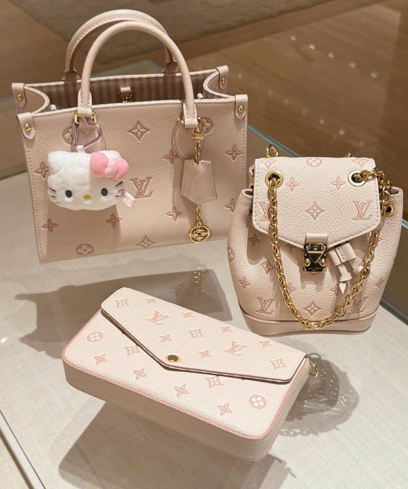 Túi tote Louis Vuitton OnTheGo PM Eden Debossed Grained Cowhide Leather 5