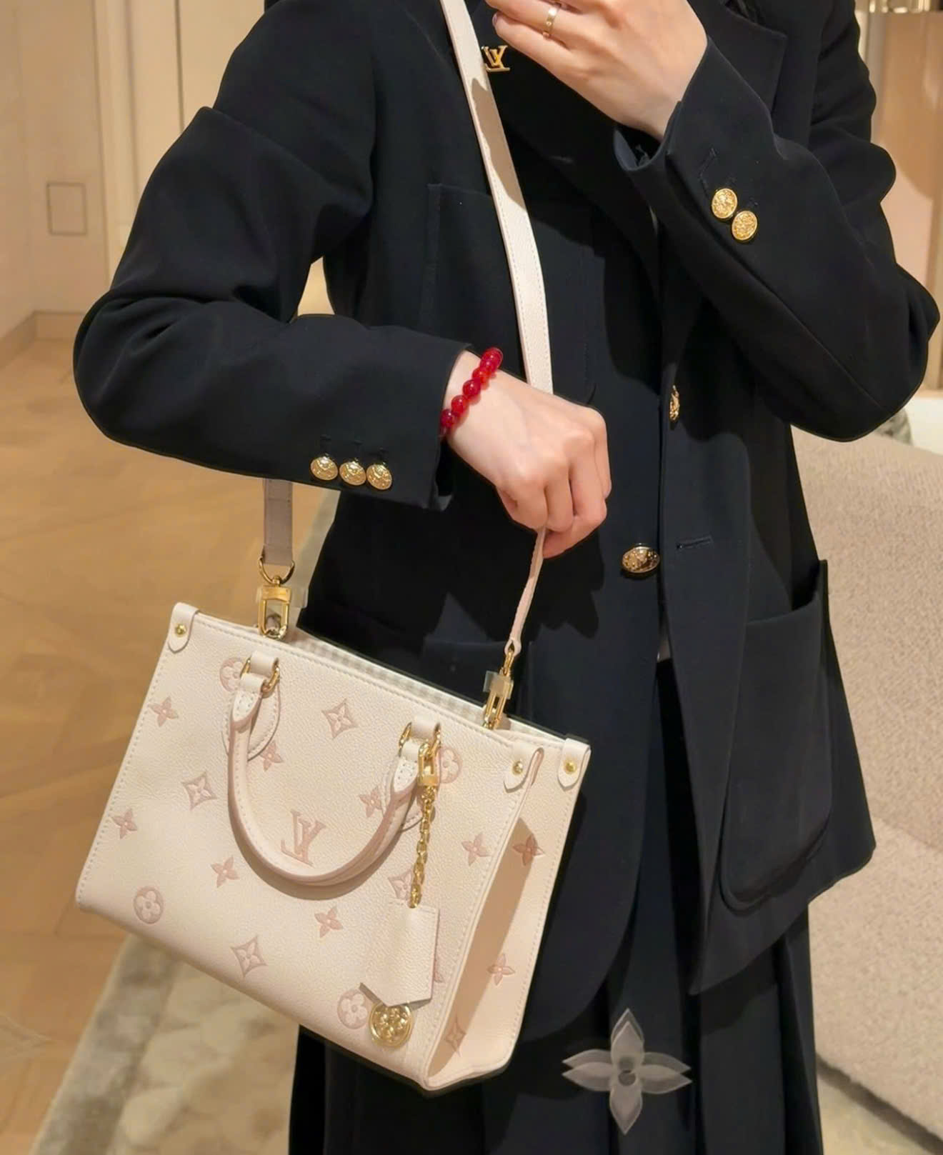 Túi tote Louis Vuitton OnTheGo PM Eden Debossed Grained Cowhide Leather 6