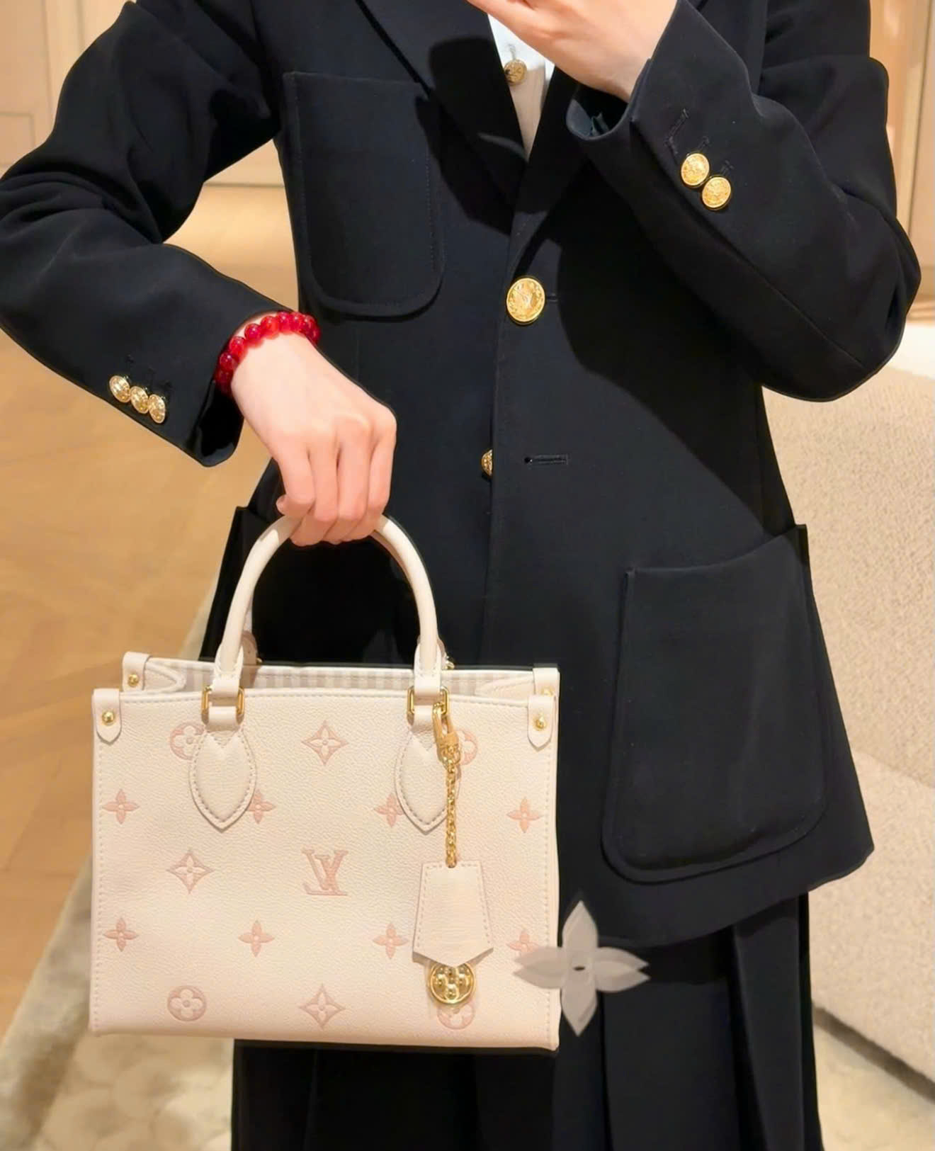 Túi tote Louis Vuitton OnTheGo PM Eden Debossed Grained Cowhide Leather 9