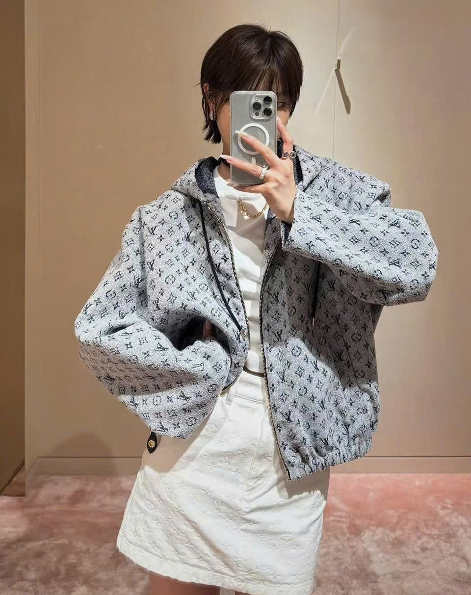 Áo khoác unisex Louis Vuitton Monogram Boucle Hoodie 2
