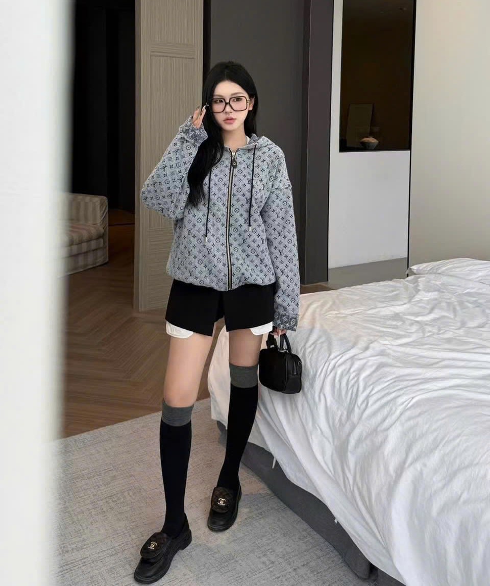 Áo khoác unisex Louis Vuitton Monogram Boucle Hoodie 4