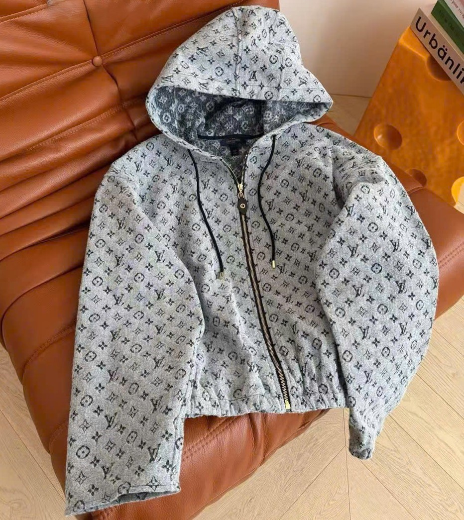 Áo khoác unisex Louis Vuitton Monogram Boucle Hoodie 1