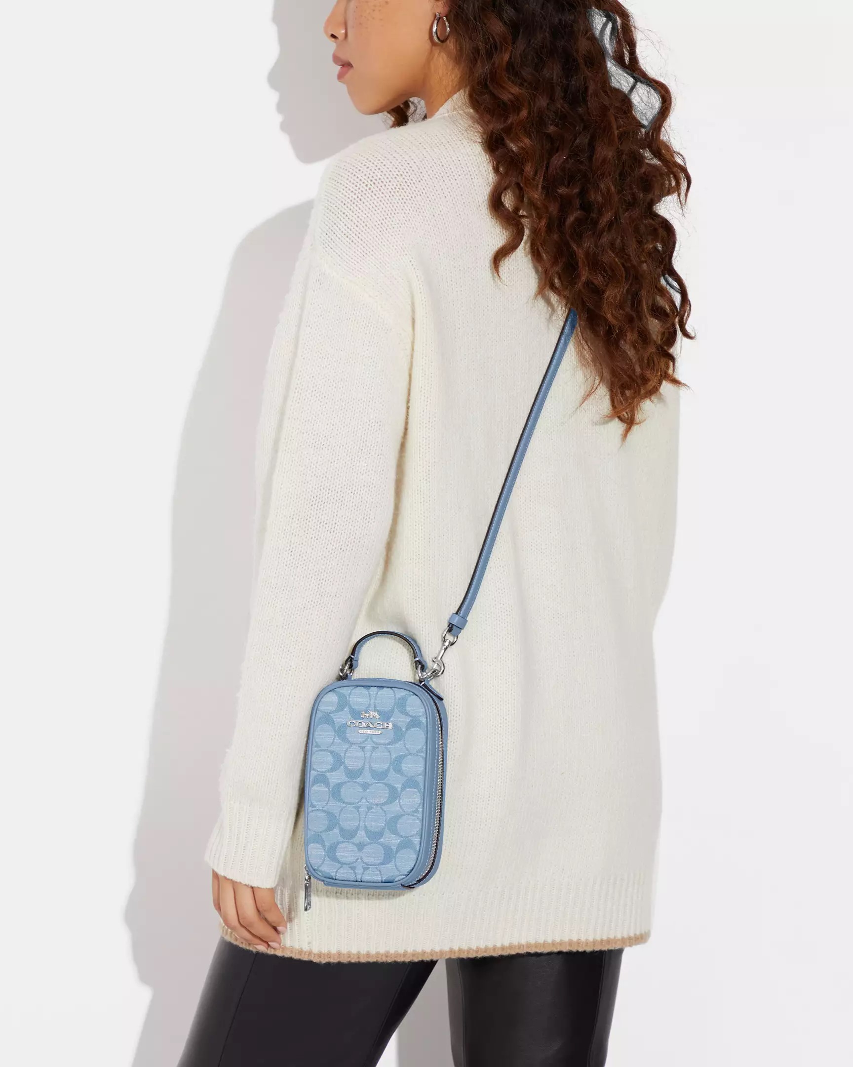 Túi đeo điện thoại nữ Coach Eva Phone Crossbody In Signature Chambray Silver Cornflower Multi CH152 2