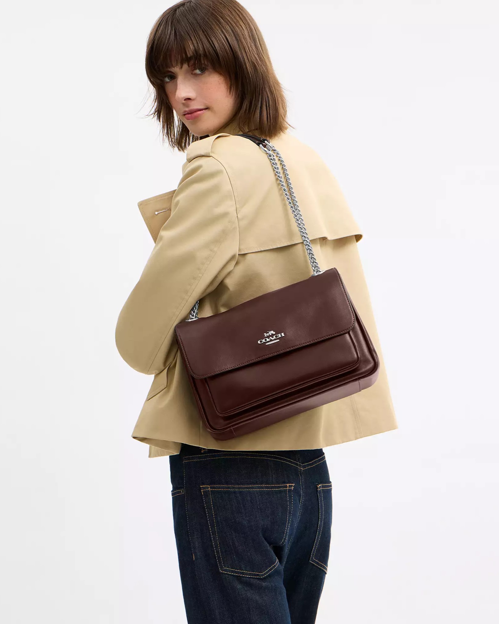 Túi đeo chéo đỏ dây bạc Coach Elodie Crossbody Bag Maple CCF09 9