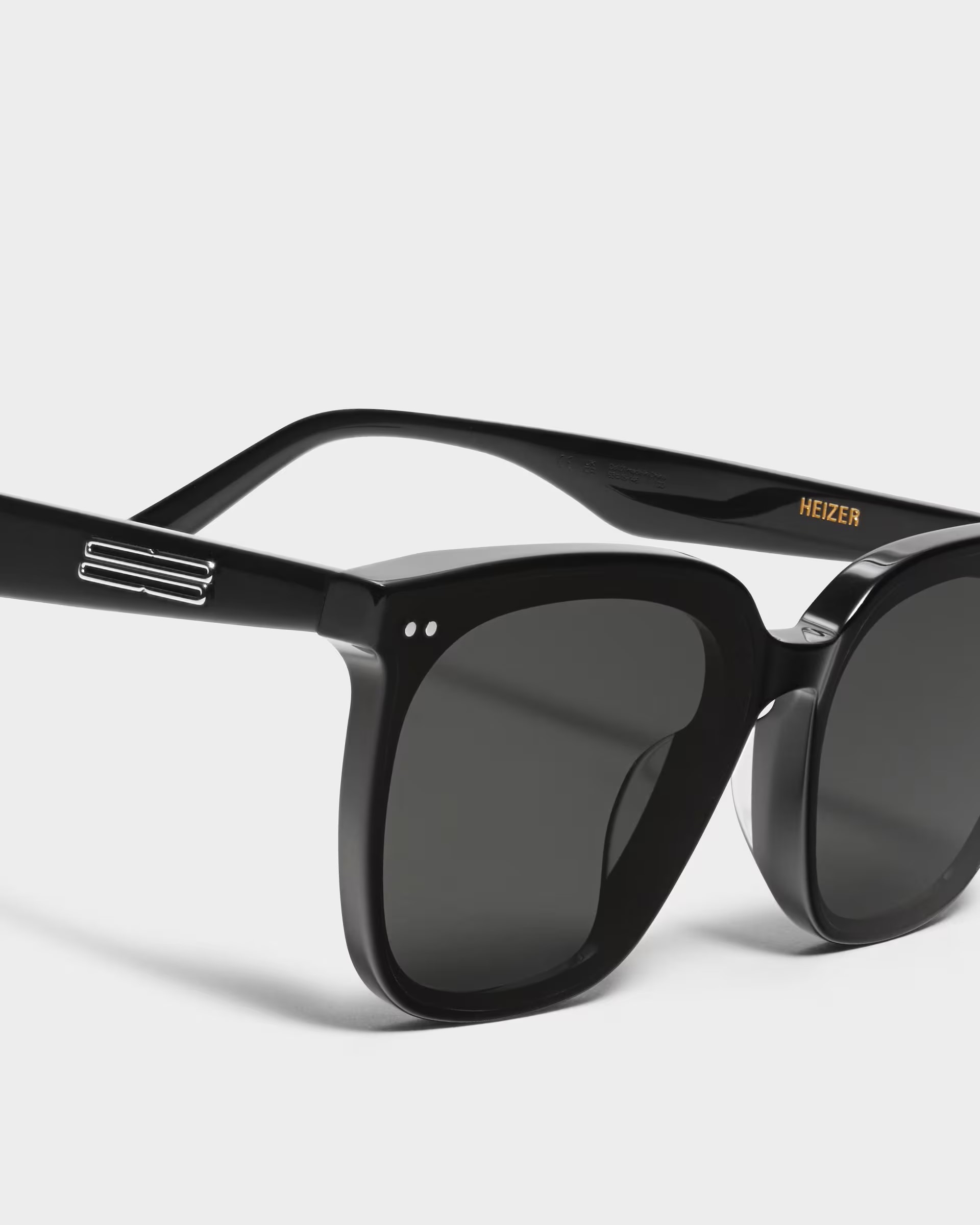 KÍNH MÁT THỜI TRANG GENTLE MONSTER HEIZER 01 BLACK LENSES SQUARE SHAPE BLACK ACETATE FRAME 3