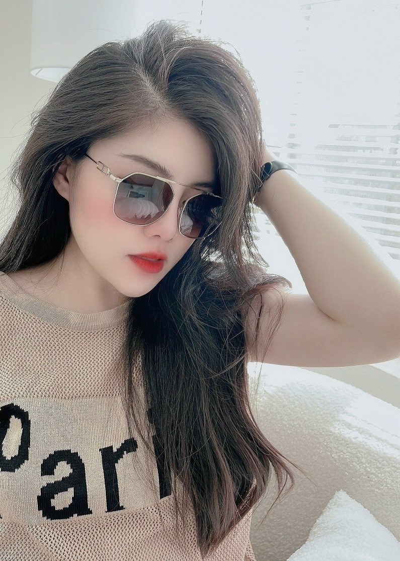 KÍNH MẮT NỮ BURBERRY EMMA SUNGLASSES 7