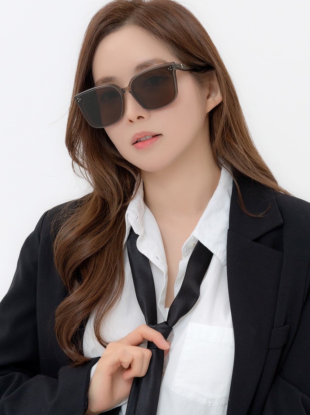 Kính mát Gentle Monster Dear KC6 Brown Lenses Square Shape Translucent Khaki Acetate Frame 5