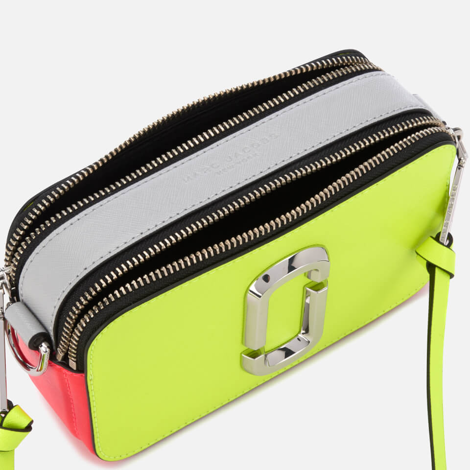 Túi đeo chéo Marc Jacobs màu xanh The Fluoro Snapshot Bright Yellow Multi Leather Camera Bag 9