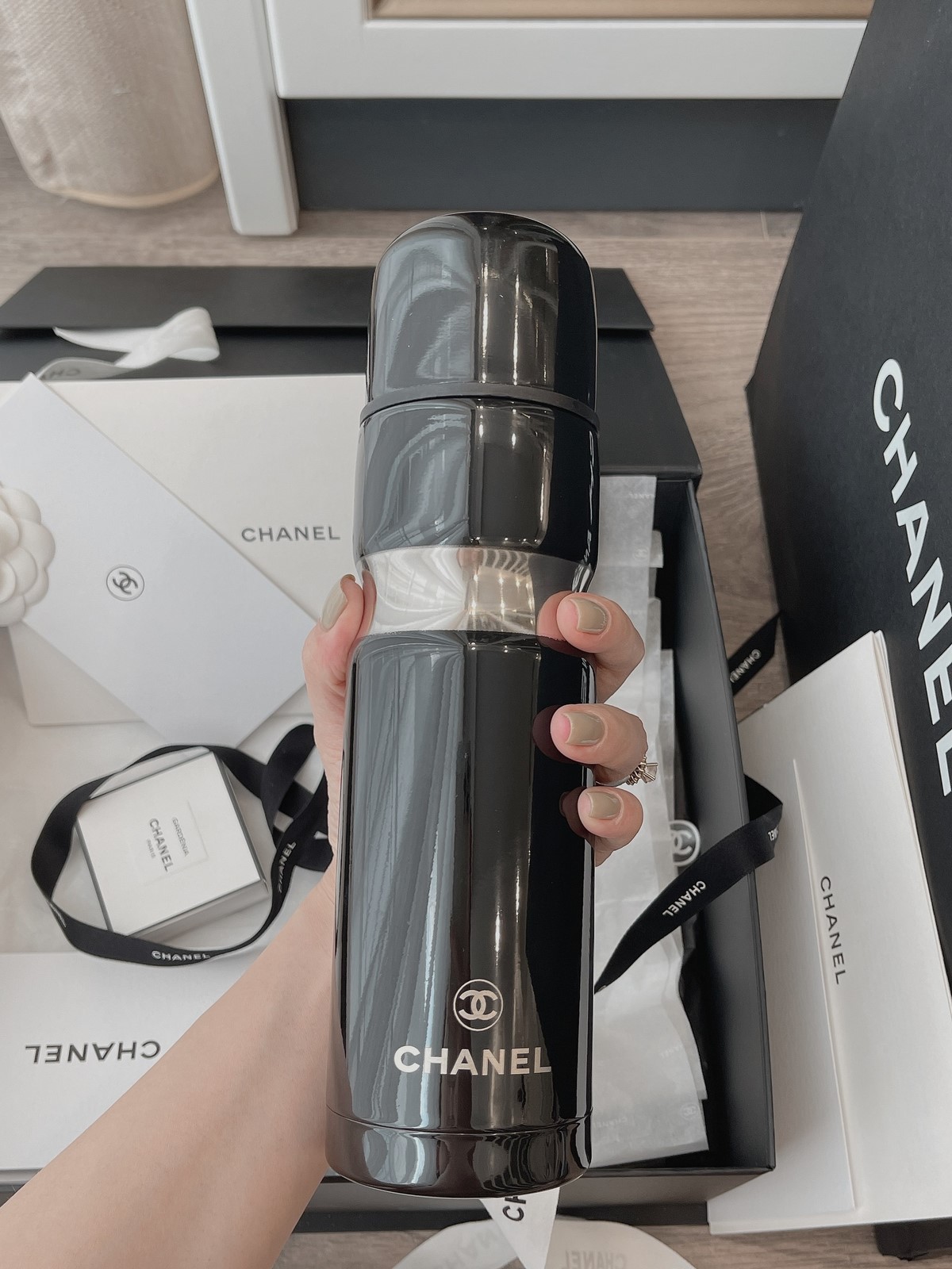 ORDER Bình đựng nước Chanel