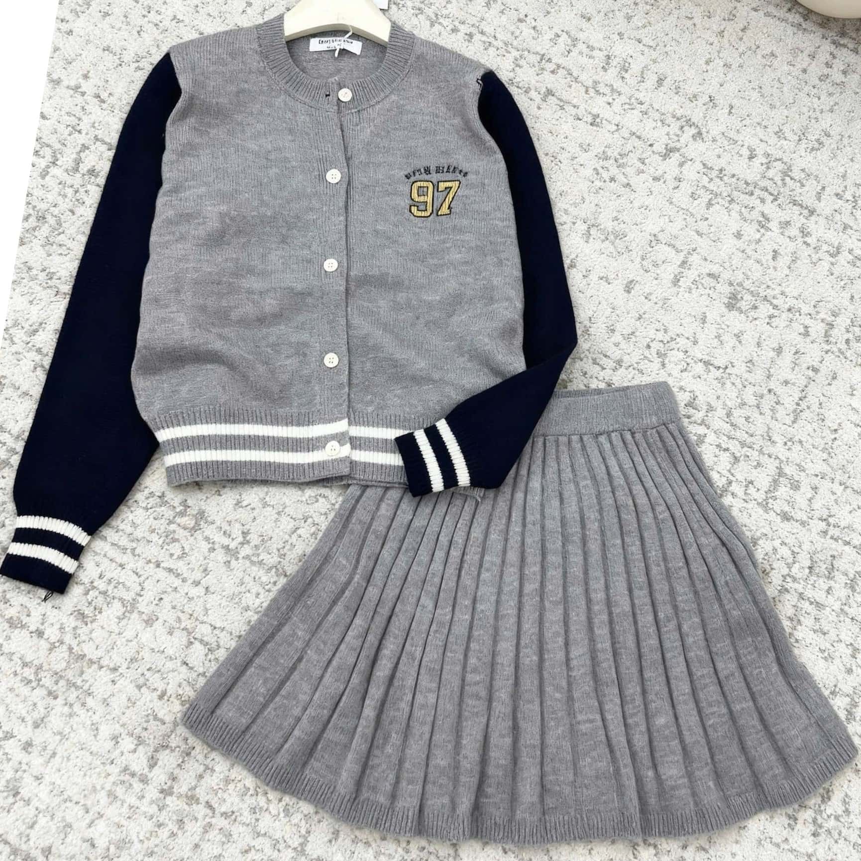 Combo áo váy nỉ Thom Brwone 6