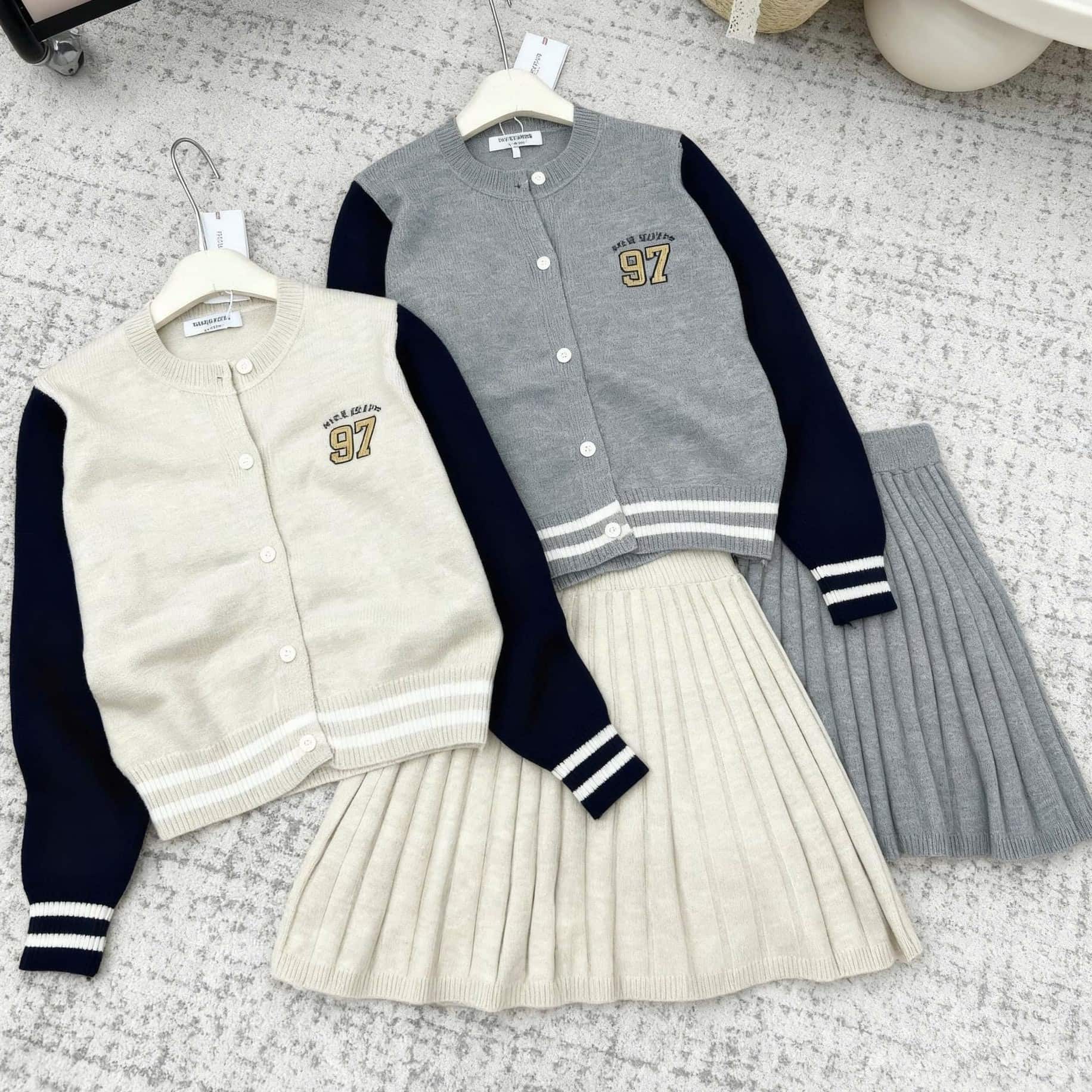 Combo áo váy nỉ Thom Brwone 9