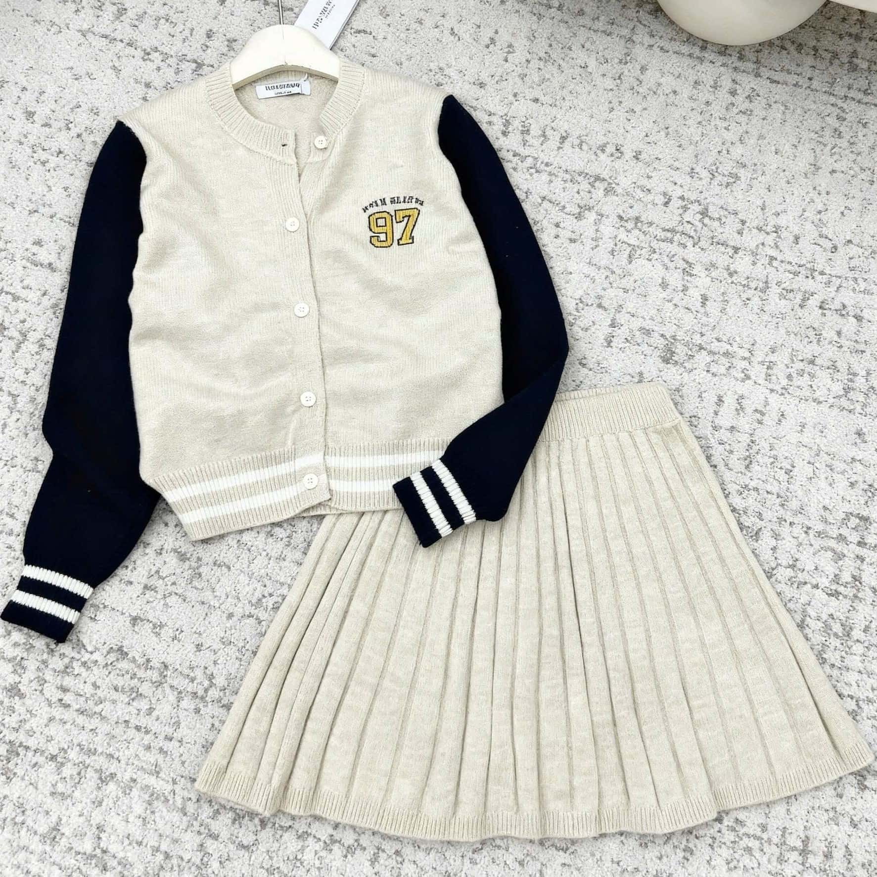 Combo áo váy nỉ Thom Brwone 7