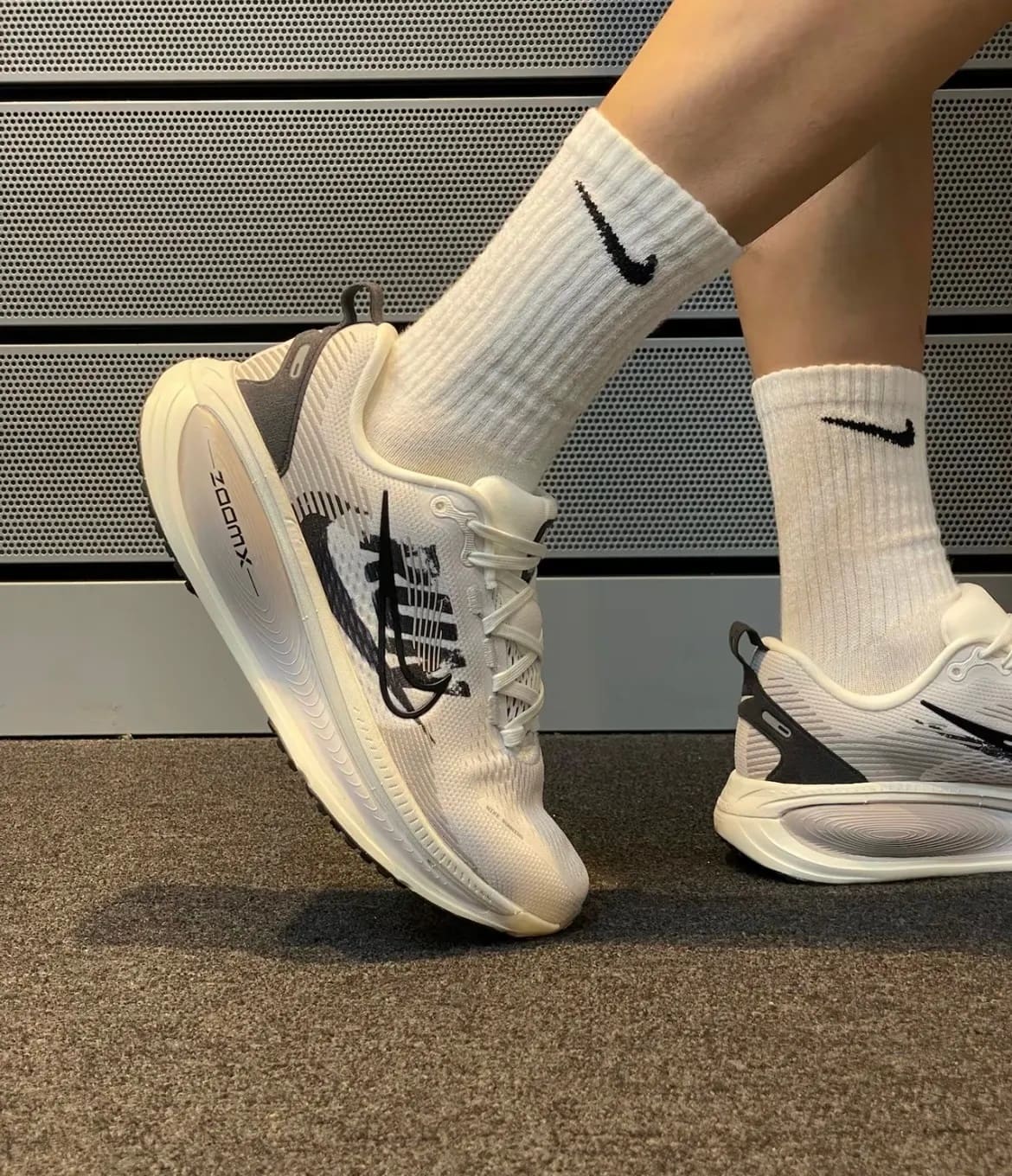 Giày thể thao Nike Vomero 18 Road Running Shoes Summit White College Grey IB5726-100 4