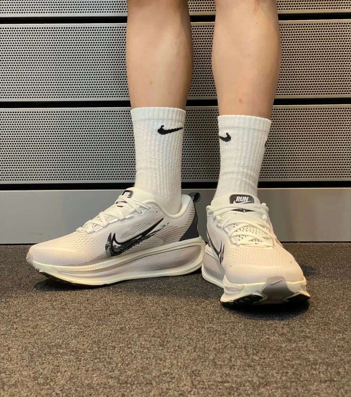 Giày thể thao Nike Vomero 18 Road Running Shoes Summit White College Grey IB5726-100 7