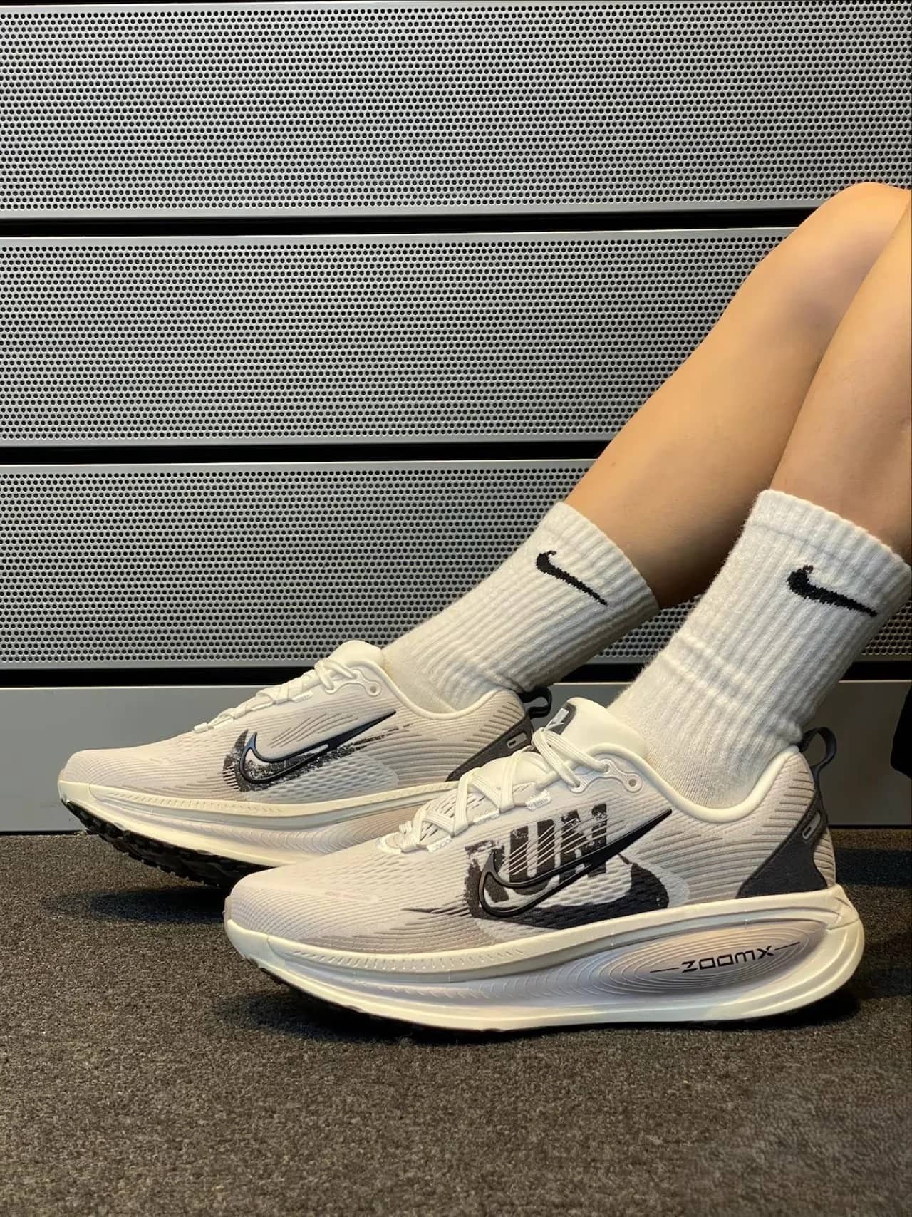 Giày thể thao Nike Vomero 18 Road Running Shoes Summit White College Grey IB5726-100 11