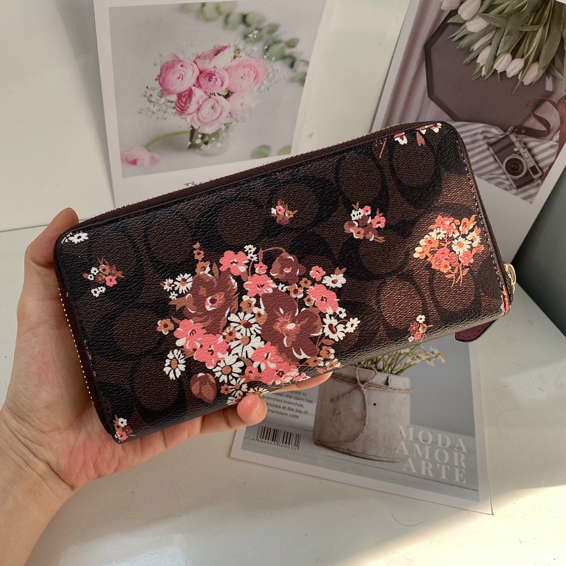 VÍ NỮ DÀI IN HOA COACH ACCORDION ZIP WALLET IN SIGNATURE CANVAS WITH MEDLEY BOUQUET PRINT 15