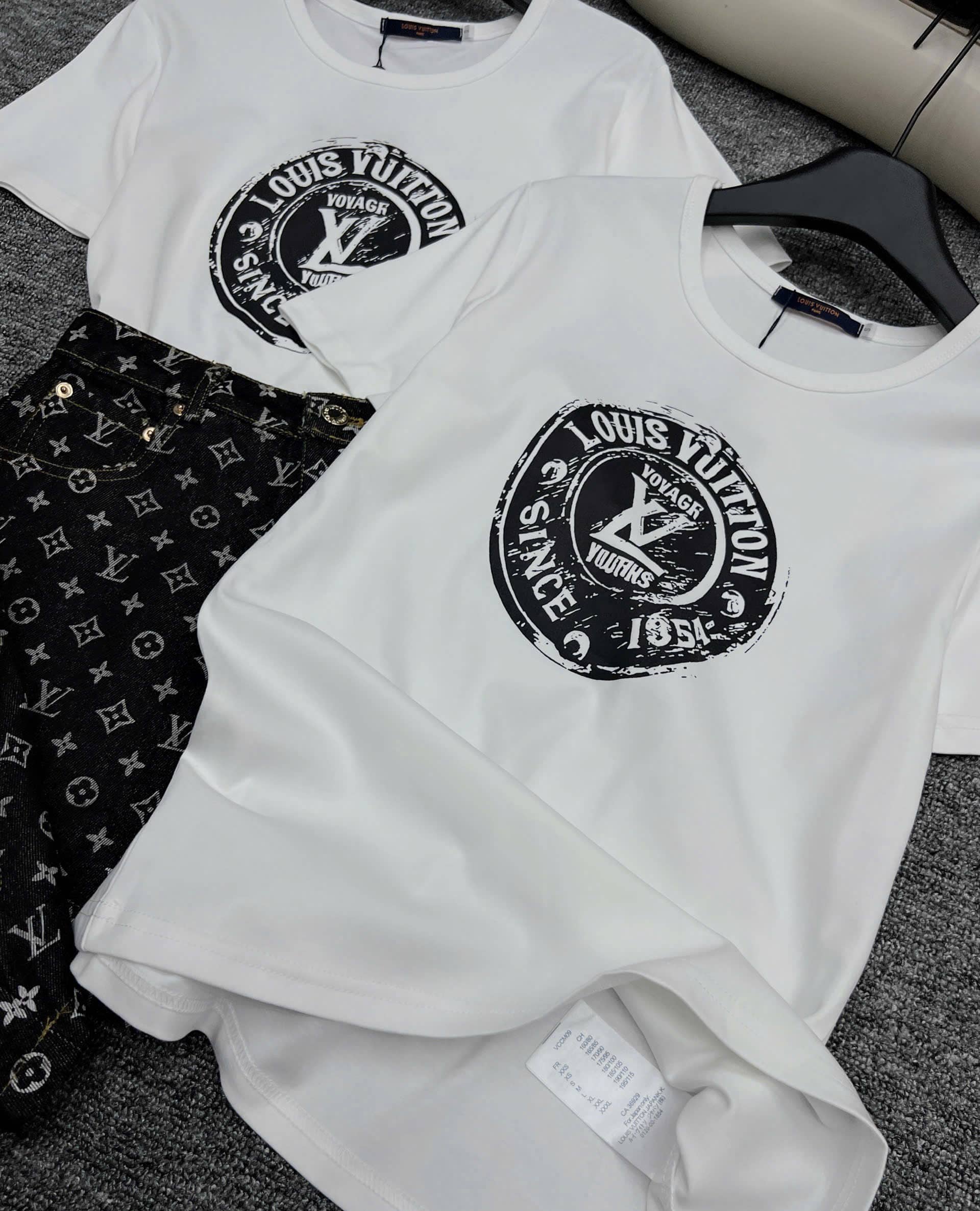 Combo mix áo thun trắng quần short đen LV 2