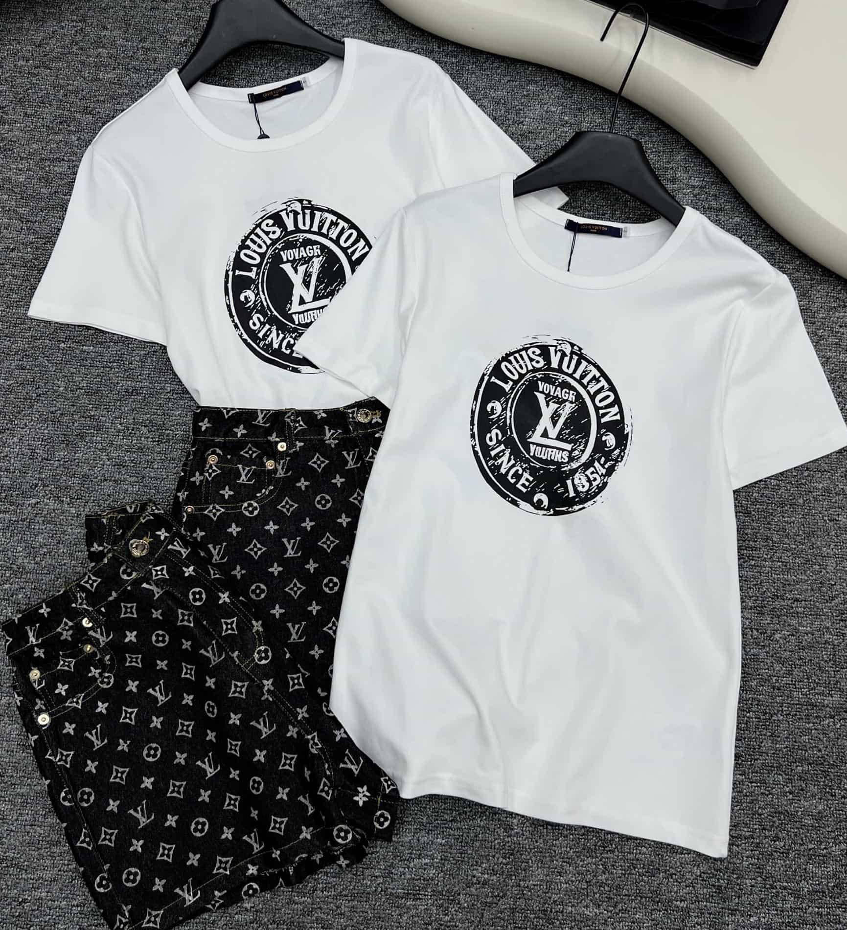 Combo mix áo thun trắng quần short đen LV 8