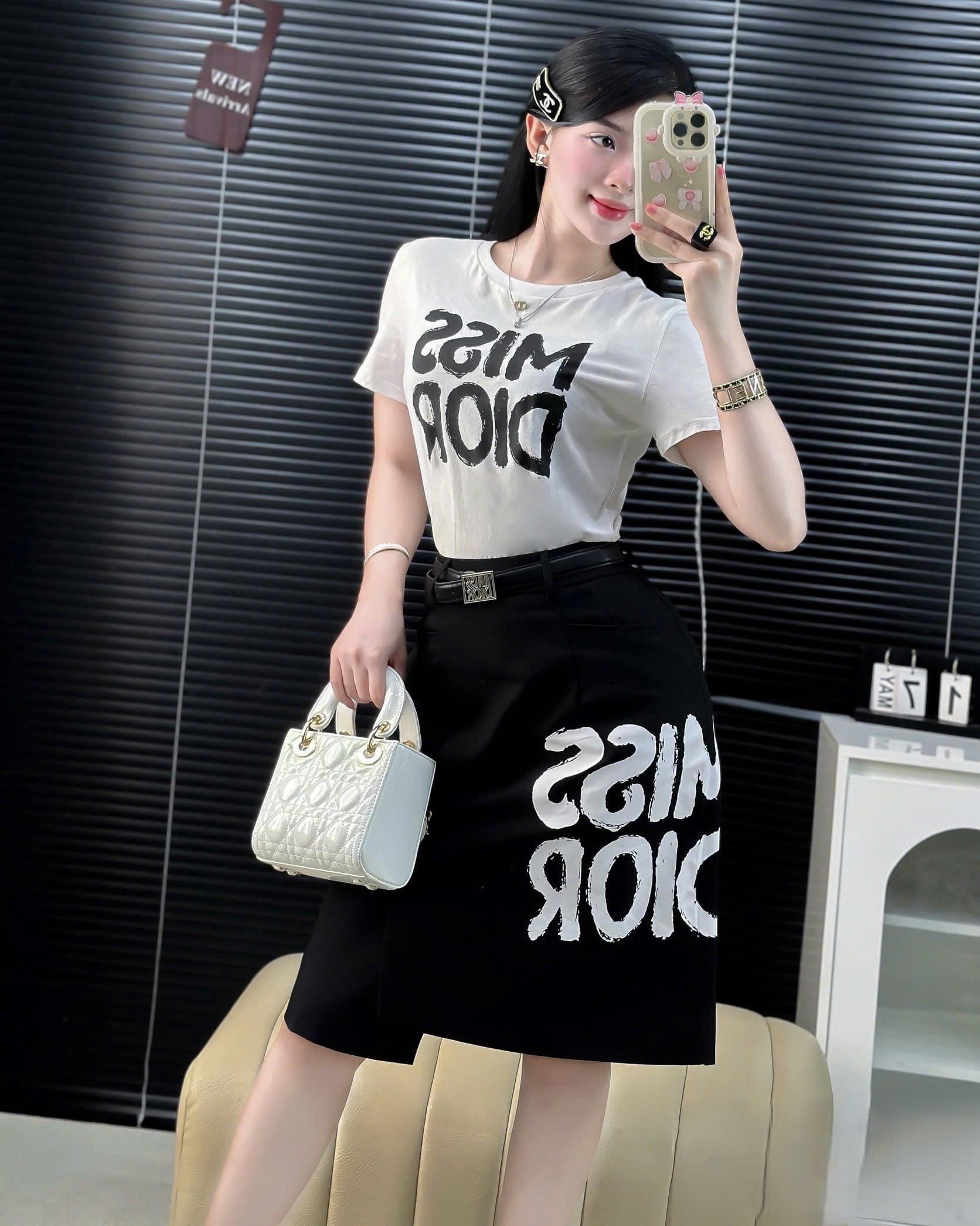 Combo áo thun trắng váy đen họa tiết hãng Miss Dior 7