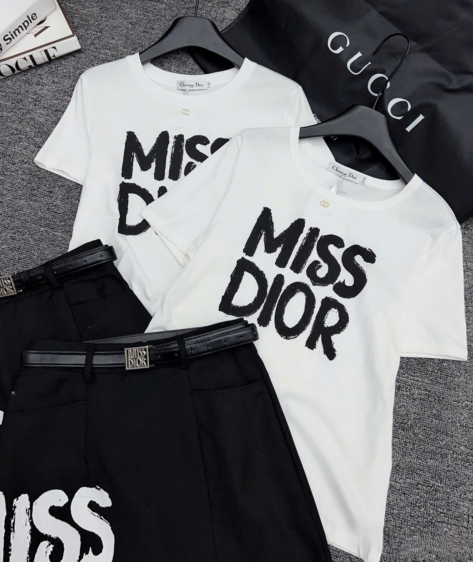 Combo áo thun trắng váy đen họa tiết hãng Miss Dior 11