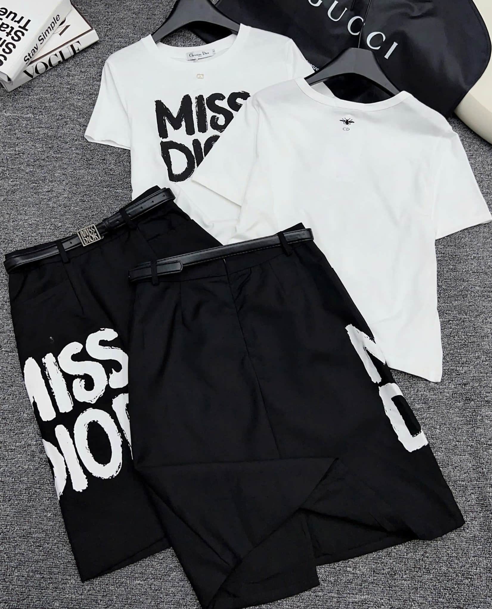 Combo áo thun trắng váy đen họa tiết hãng Miss Dior 10