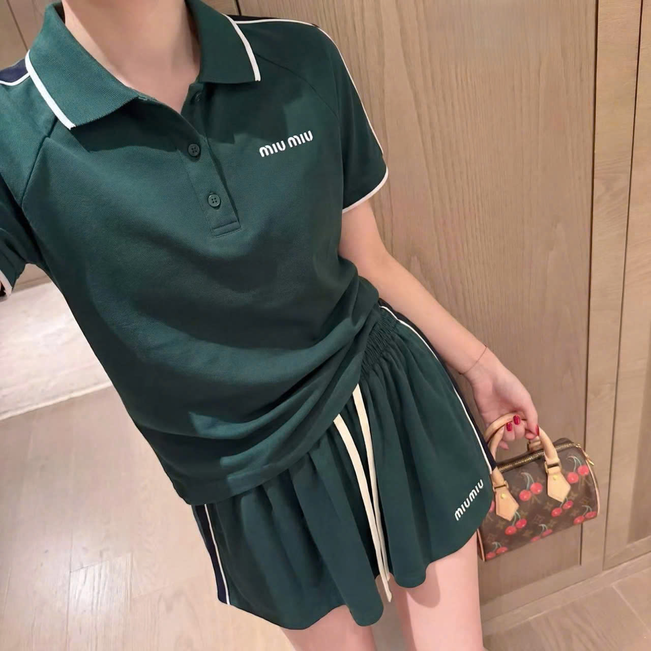Combo áo có cổ váy xếp ly thun xanh lá Miu Miu 1