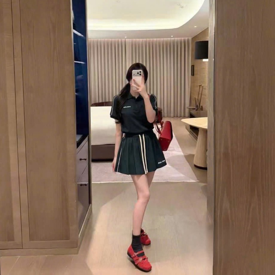Combo áo có cổ váy xếp ly thun xanh lá Miu Miu 7