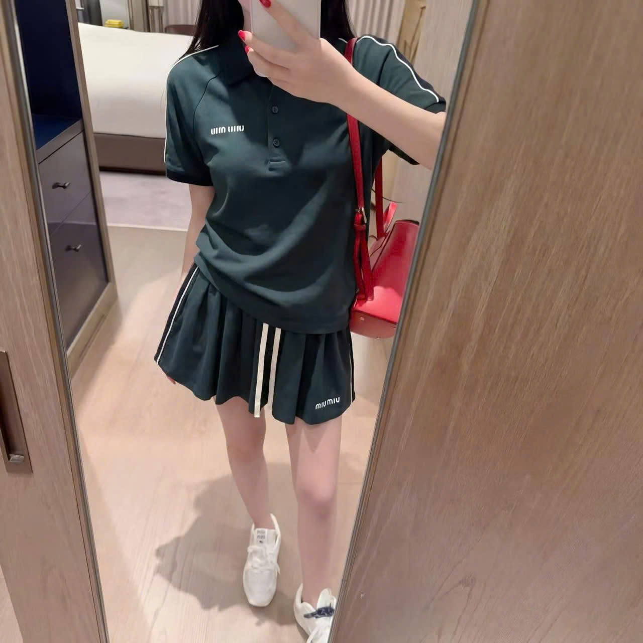 Combo áo có cổ váy xếp ly thun xanh lá Miu Miu 3