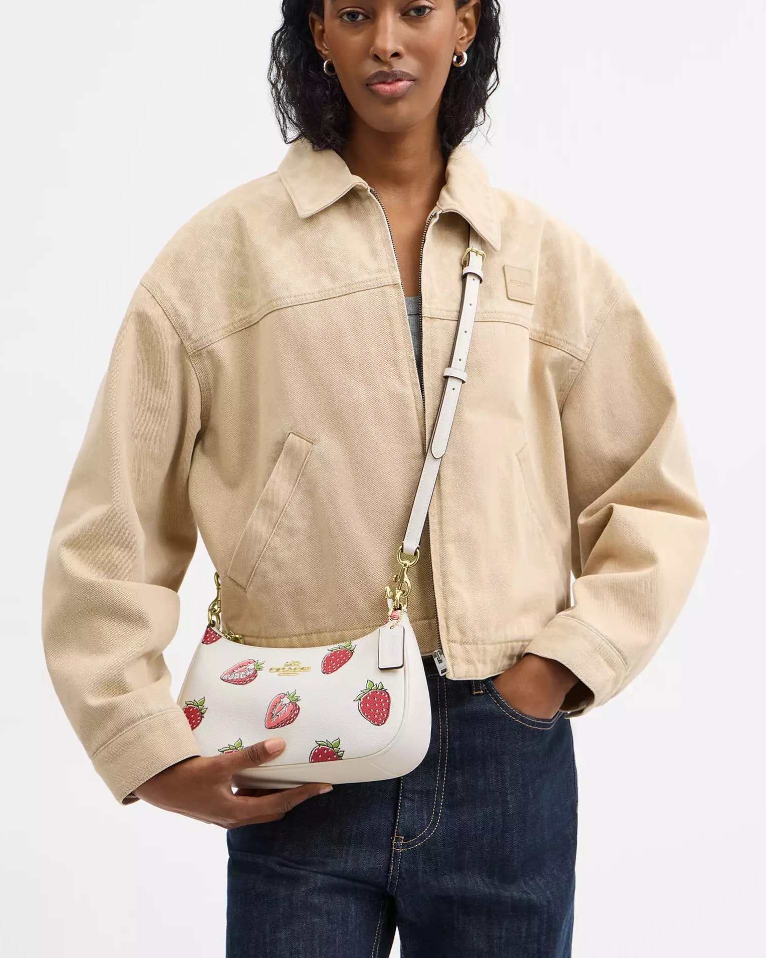 Túi đeo vai Coach Teri Shoulder Bag With Strawberry Print Chalk Multi CAL62 6
