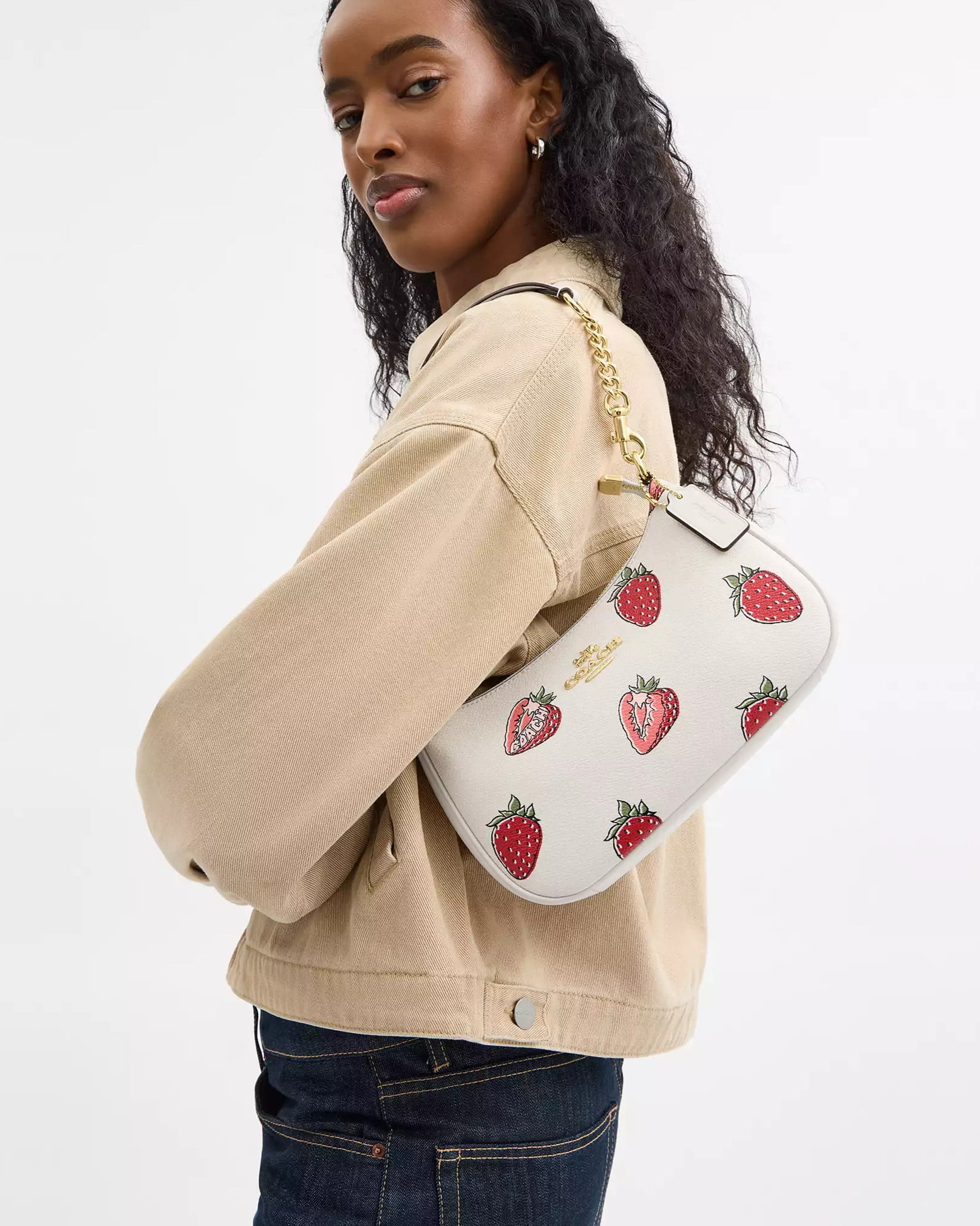 Túi đeo vai Coach Teri Shoulder Bag With Strawberry Print Chalk Multi CAL62 7